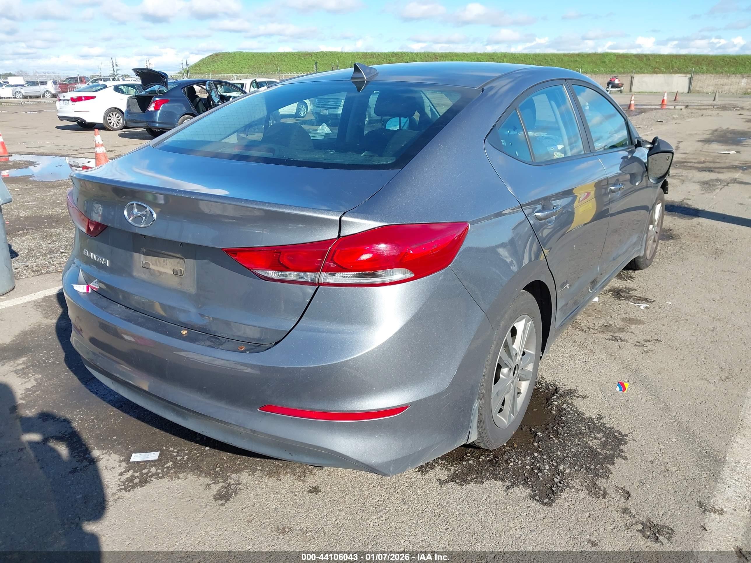 HYUNDAI ELANTRA image 4