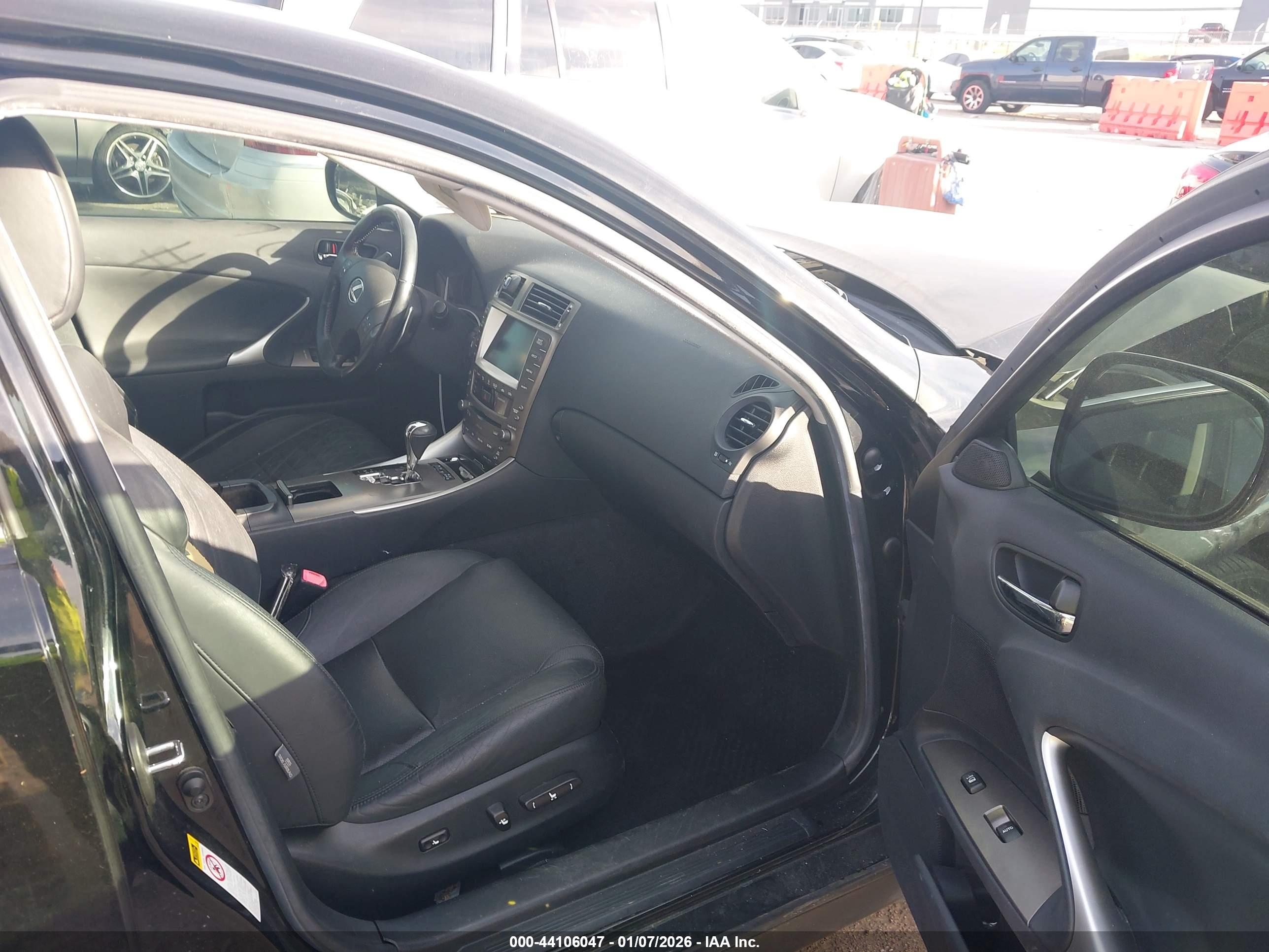 LEXUS IS image 5