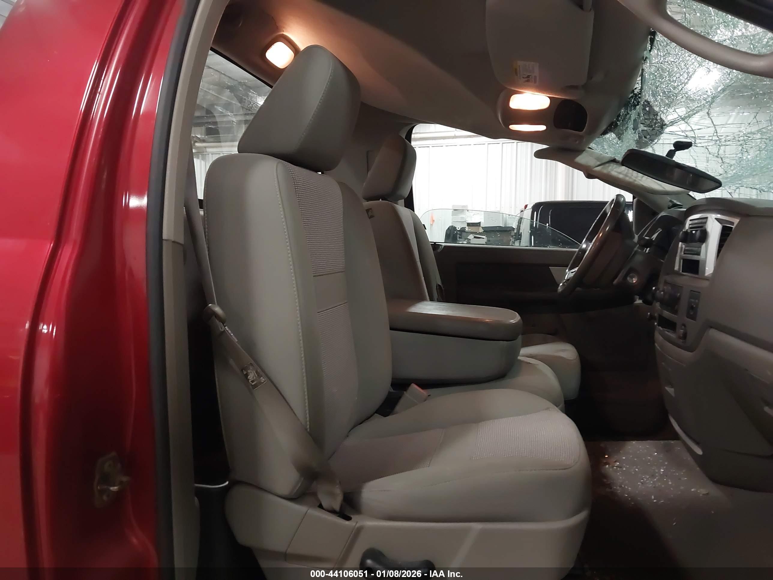 DODGE RAM image 8