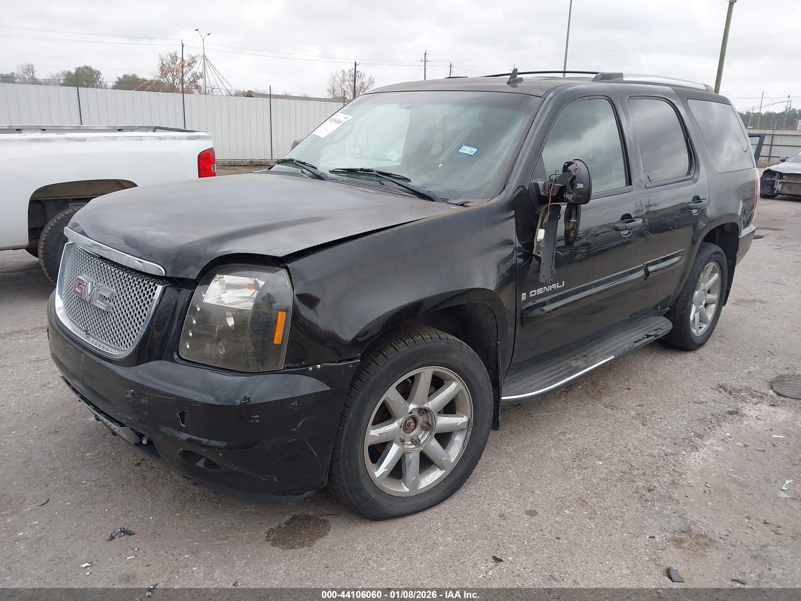 GMC YUKON image 2
