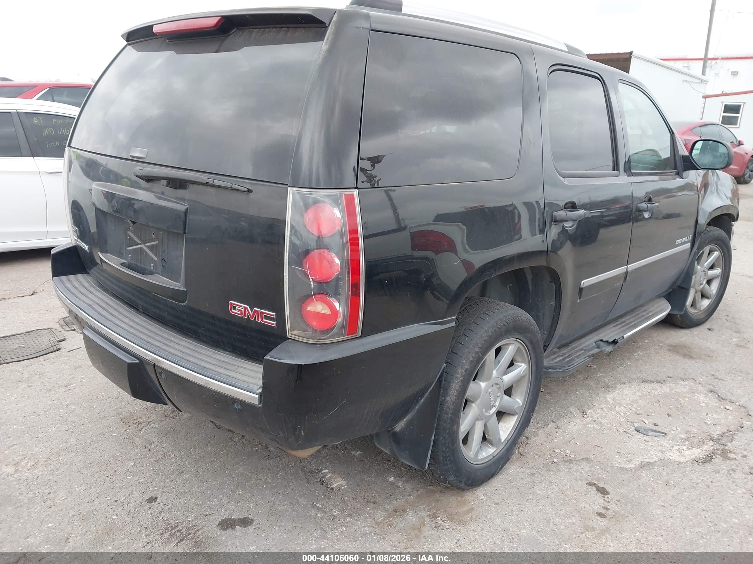 GMC YUKON image 4
