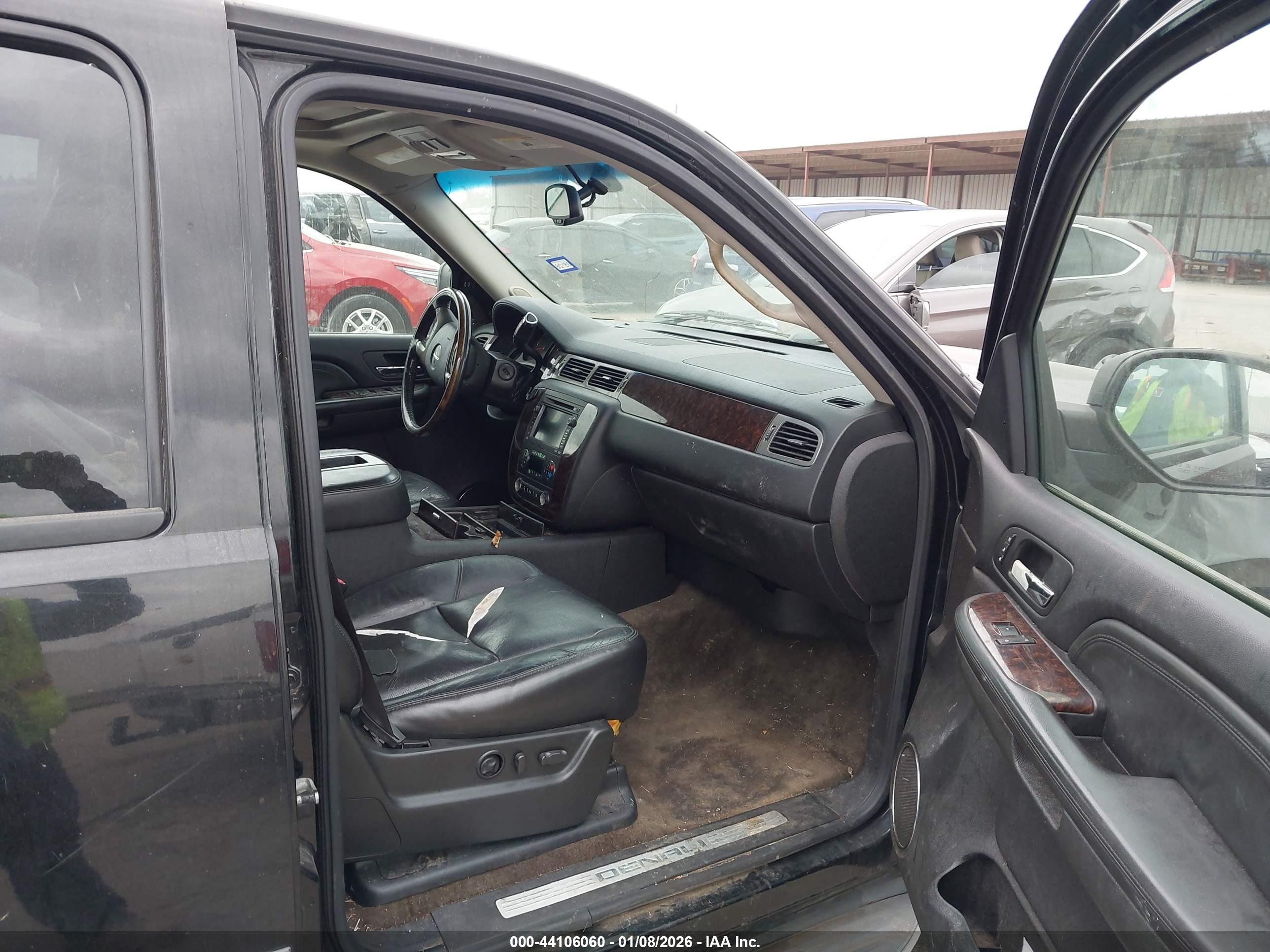 GMC YUKON image 5