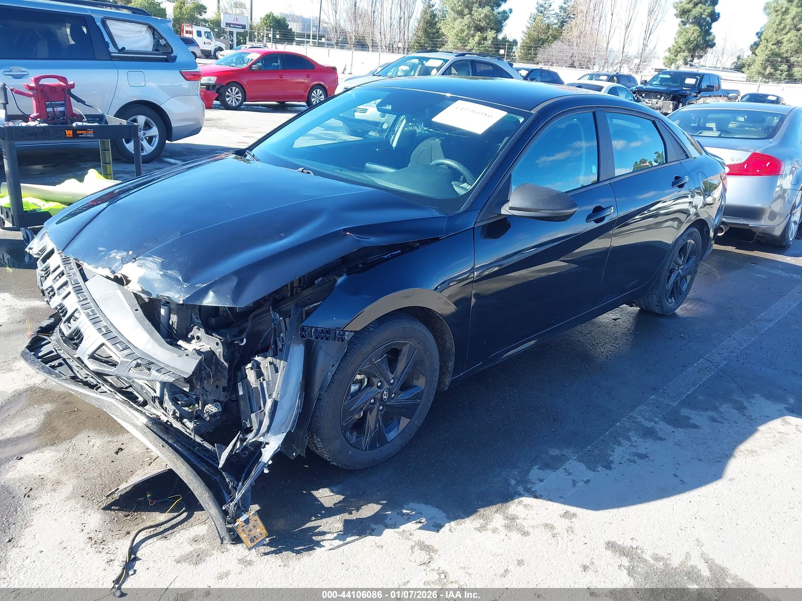 HYUNDAI ELANTRA image 2