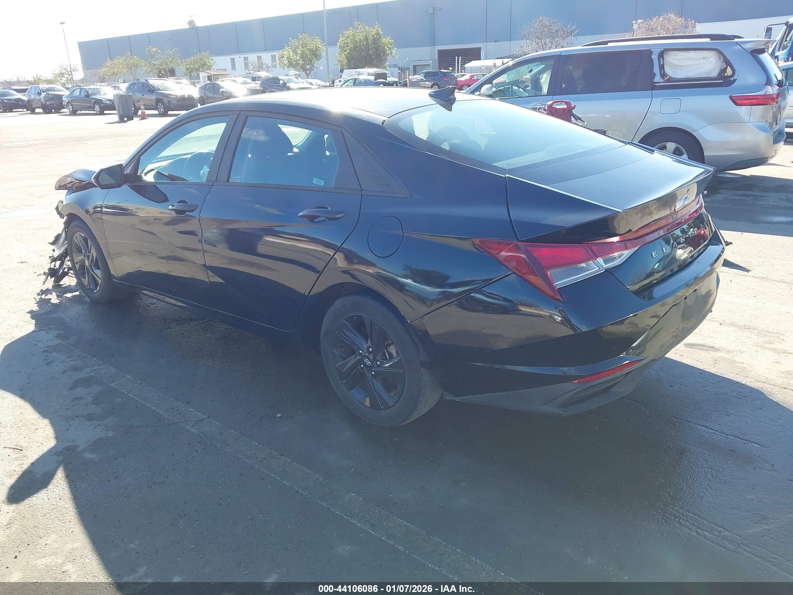 HYUNDAI ELANTRA image 3