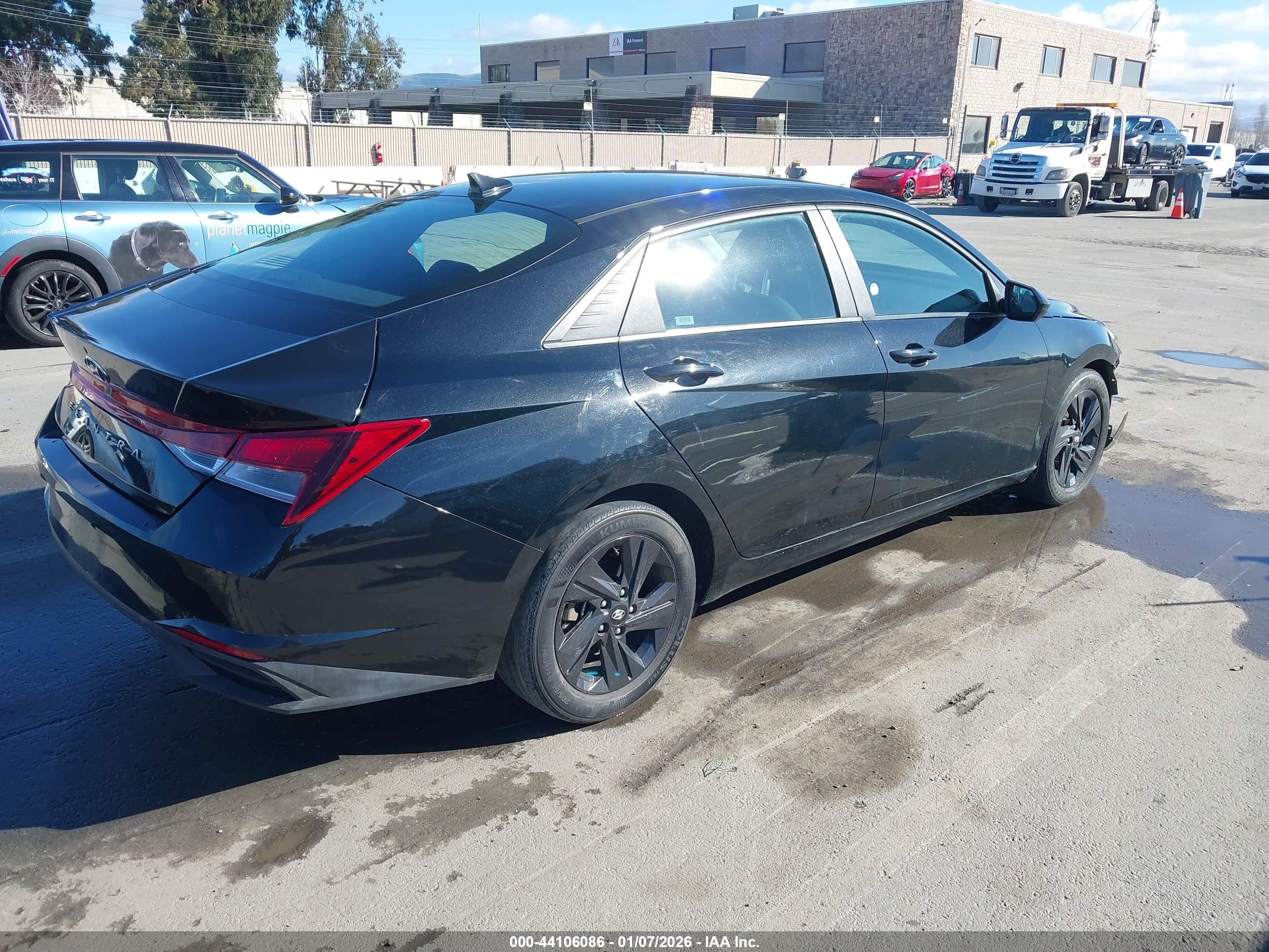 HYUNDAI ELANTRA image 4
