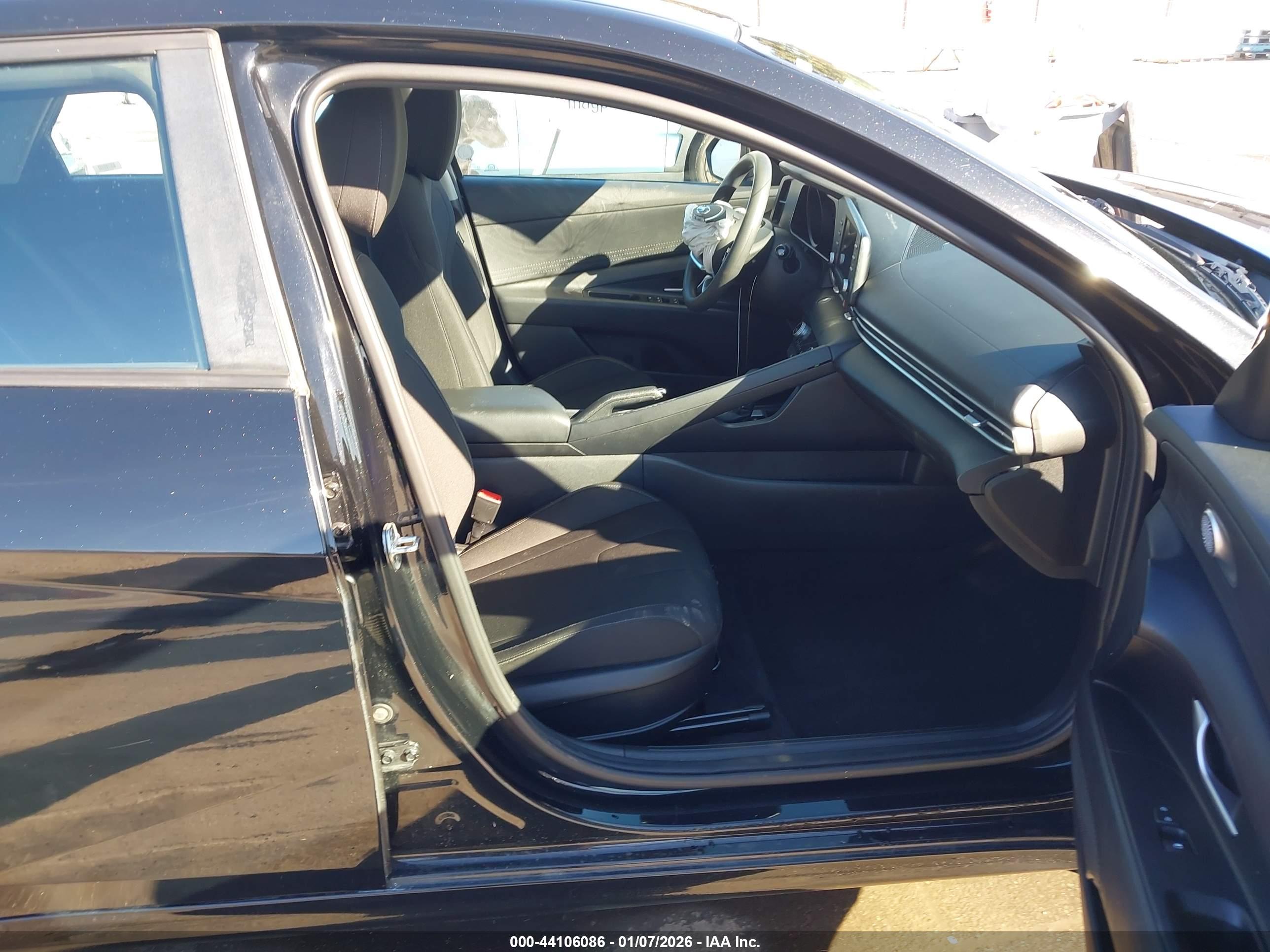 HYUNDAI ELANTRA image 5