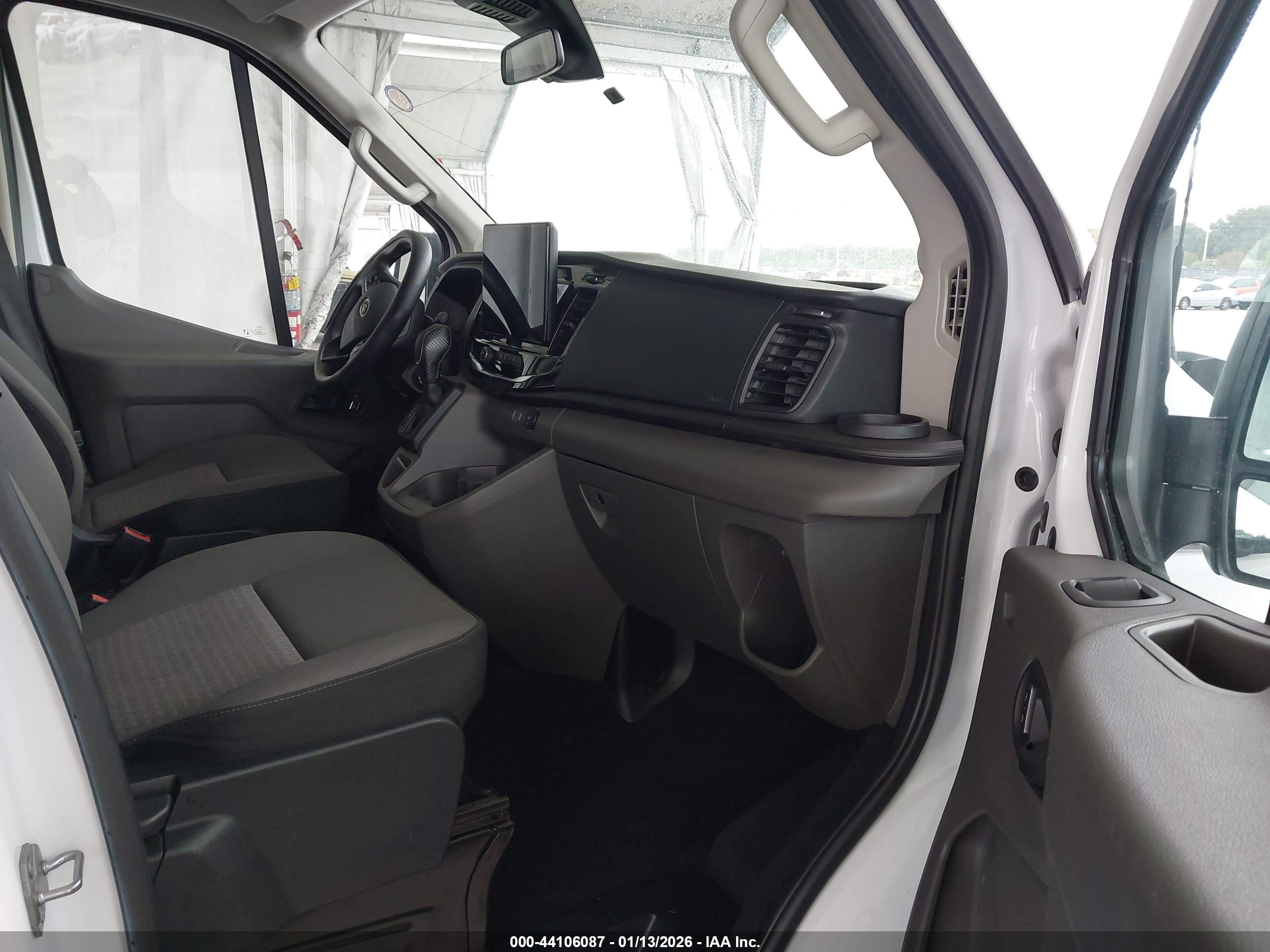 FORD TRANSIT-350 image 5