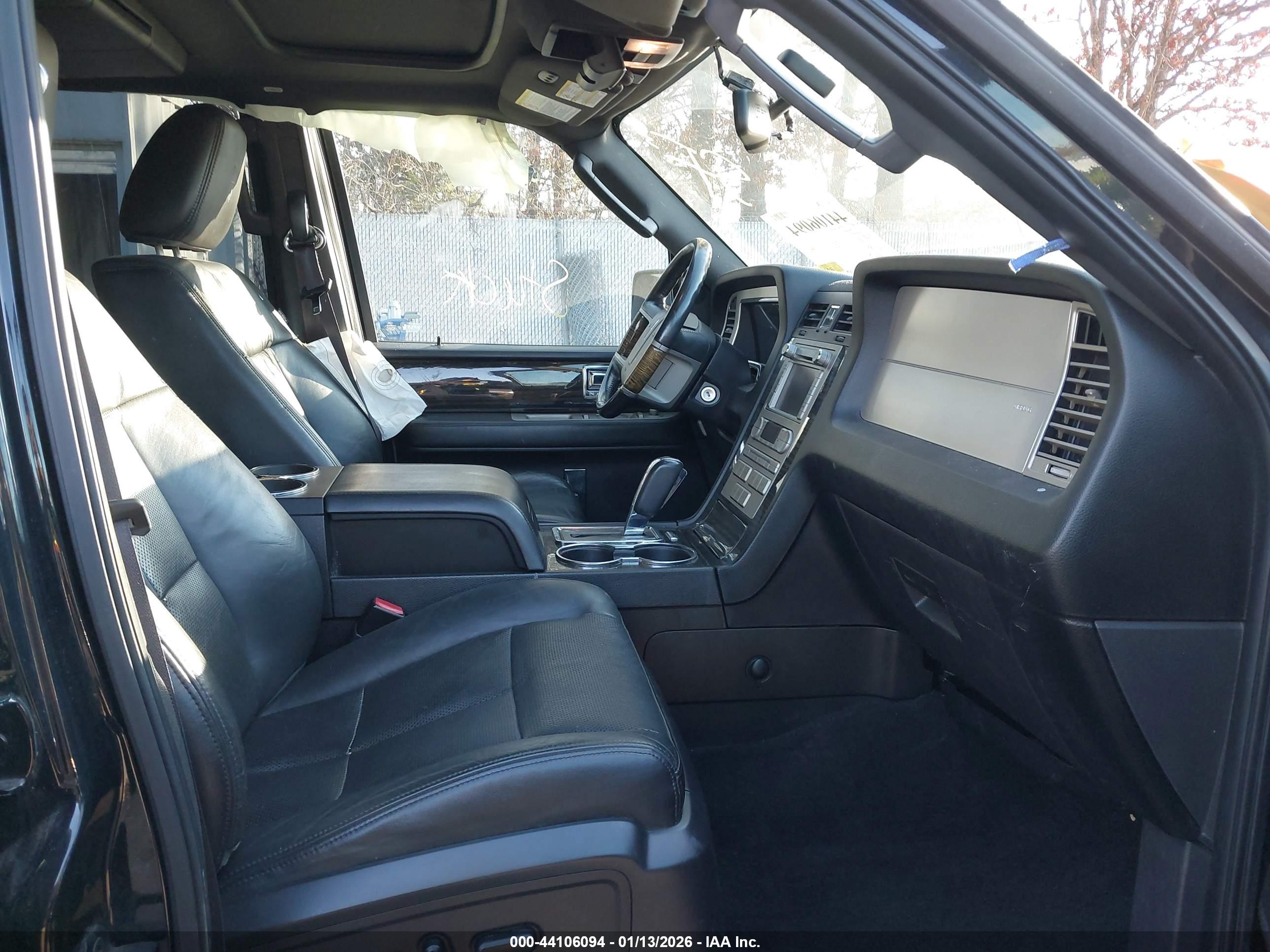 LINCOLN NAVIGATOR image 5