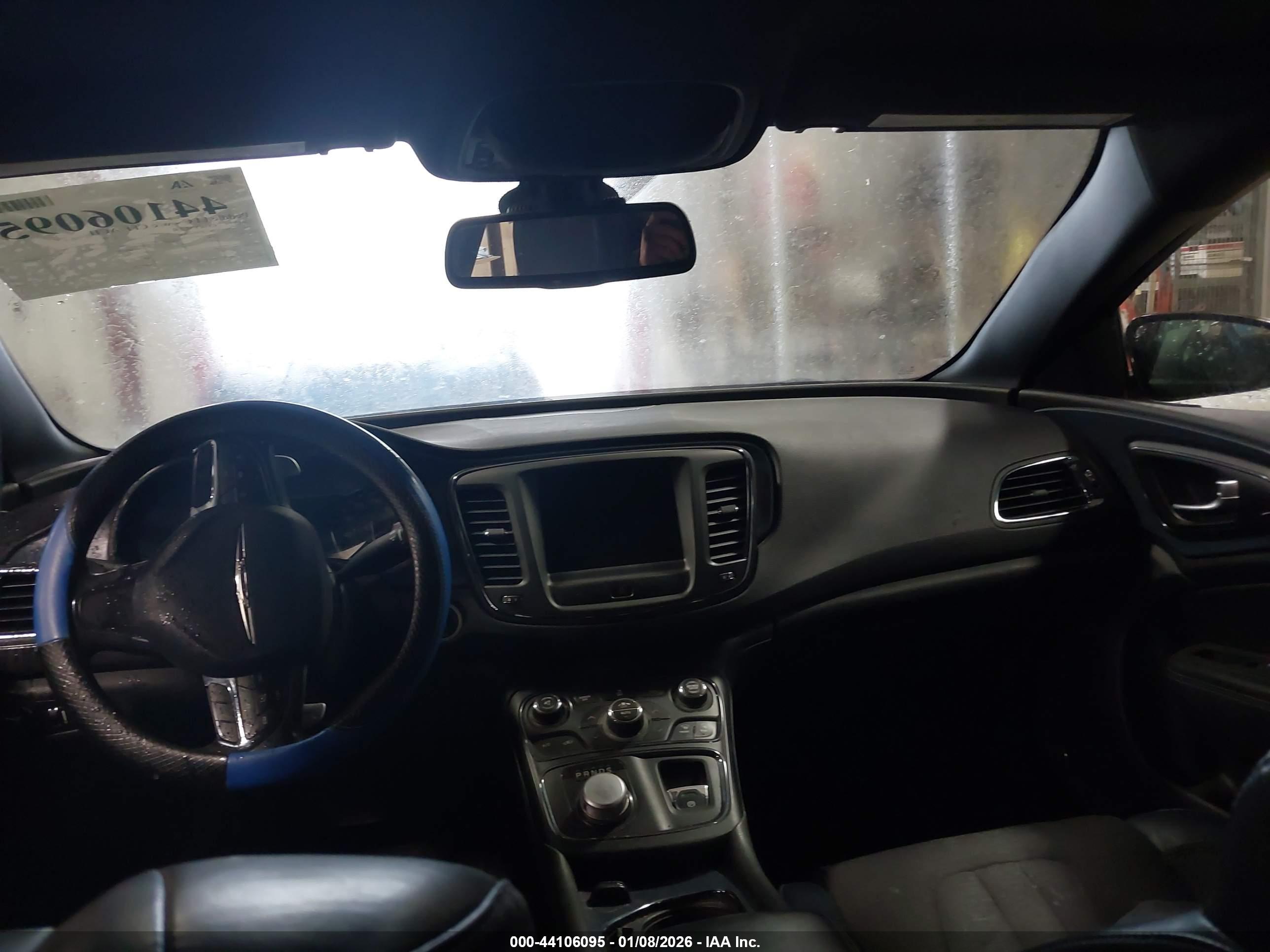 CHRYSLER 200 image 5