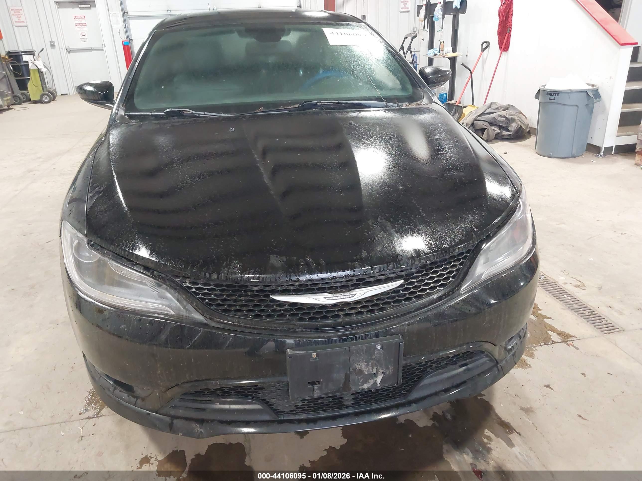 CHRYSLER 200 image 6