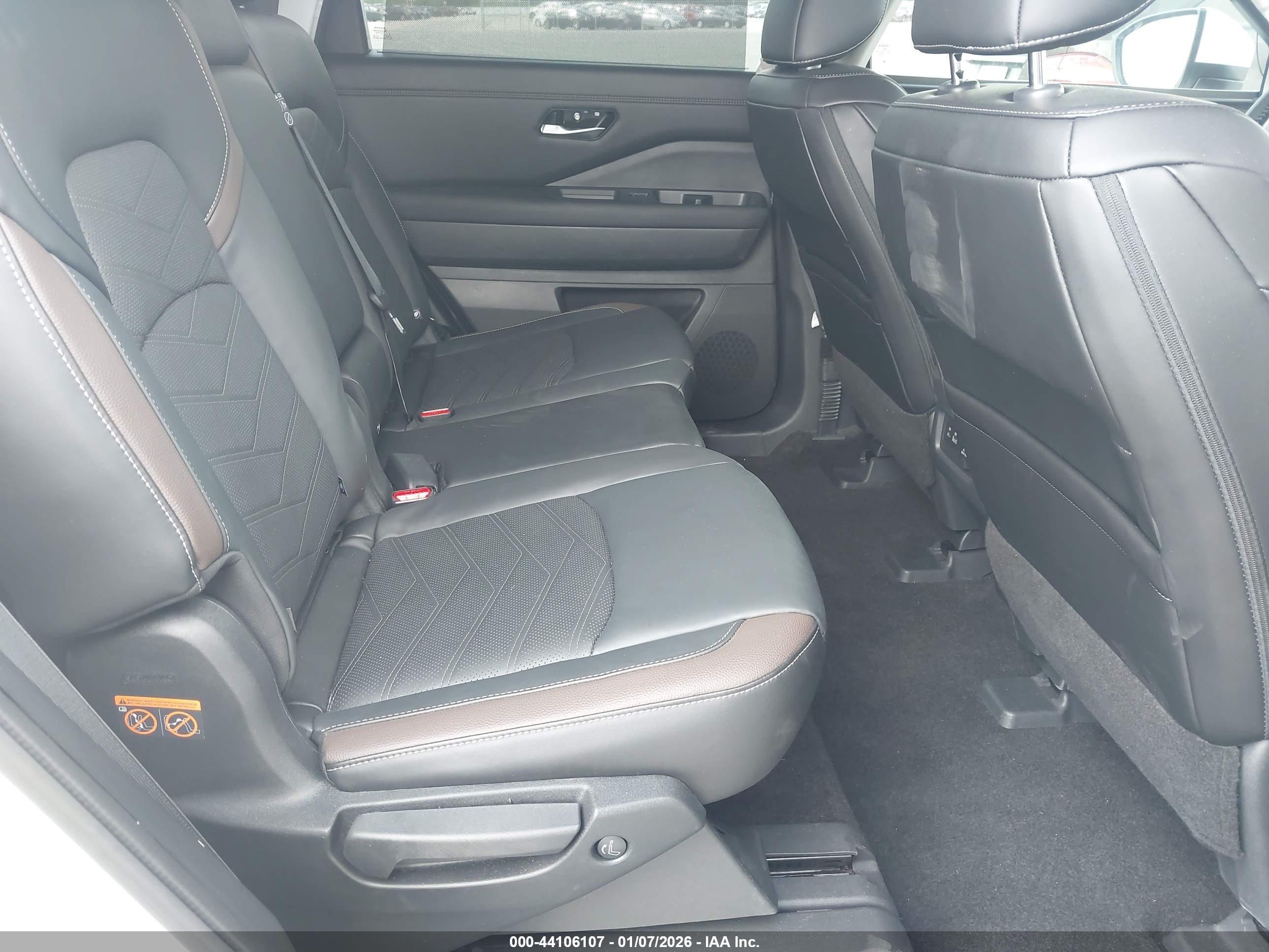 NISSAN PATHFINDER image 8