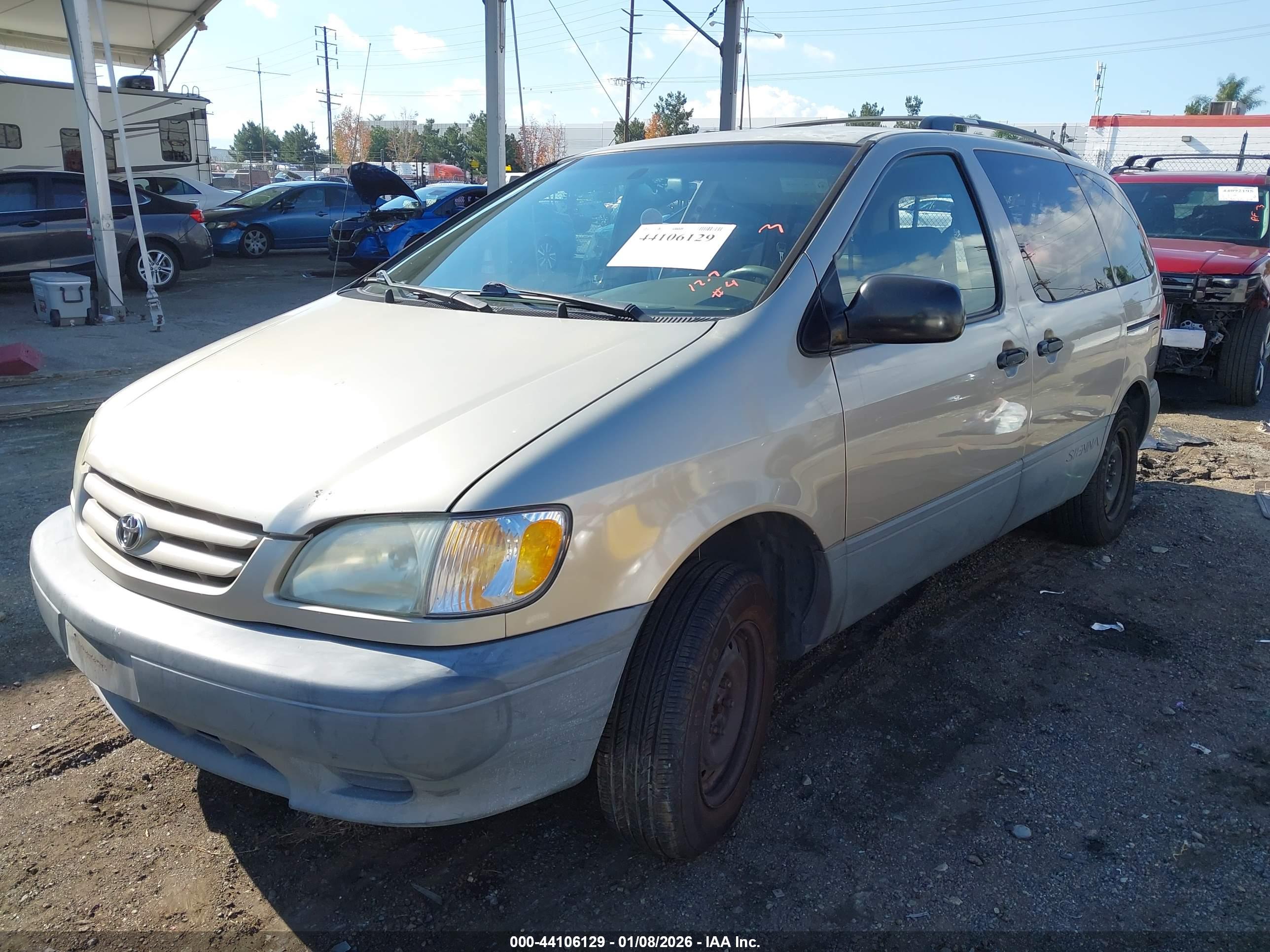 TOYOTA SIENNA image 2