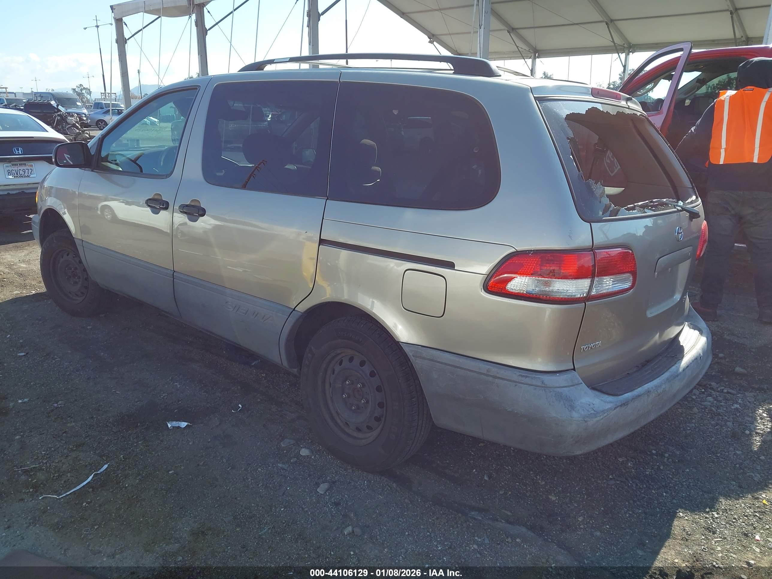 TOYOTA SIENNA image 3