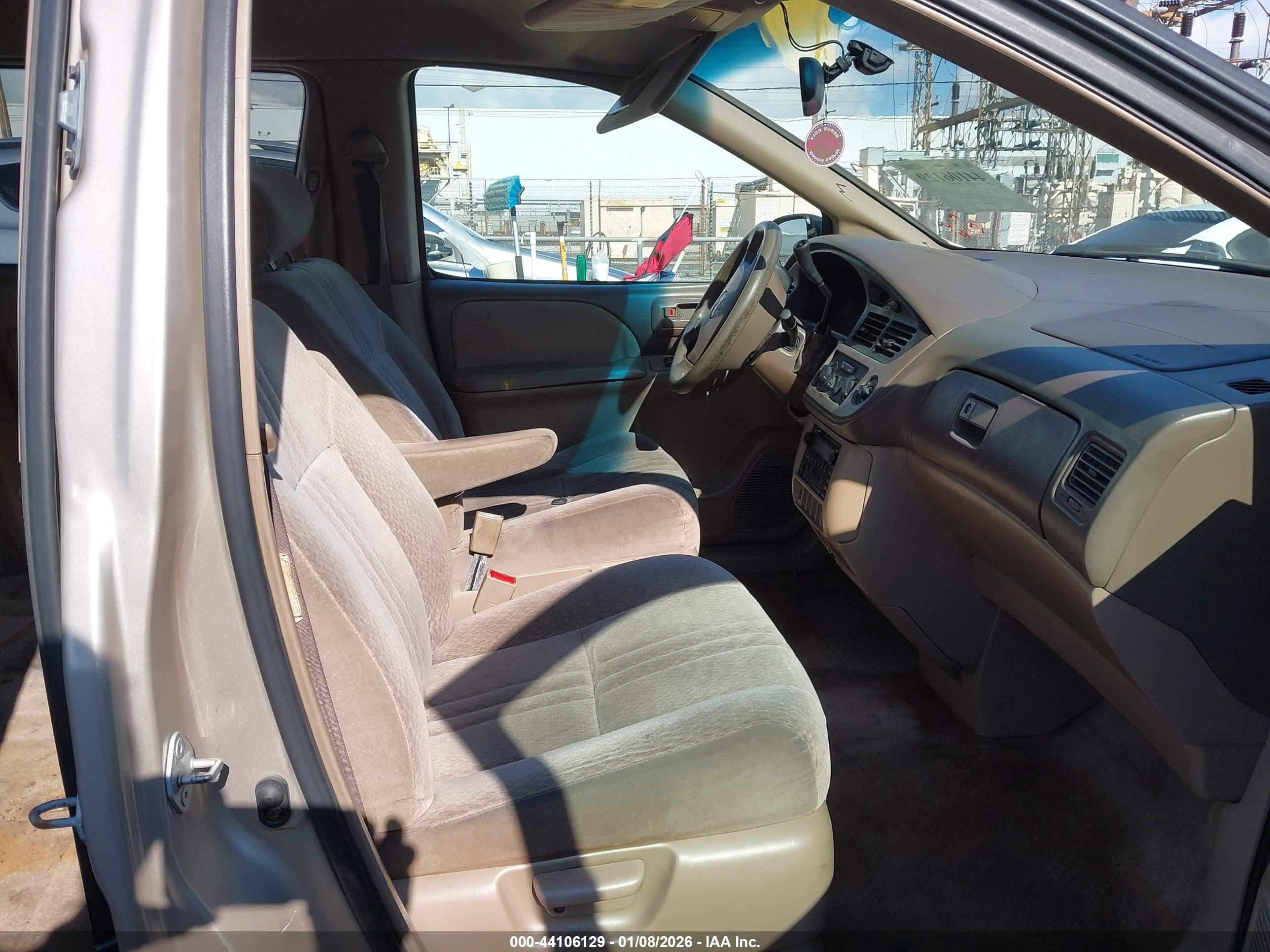 TOYOTA SIENNA image 5