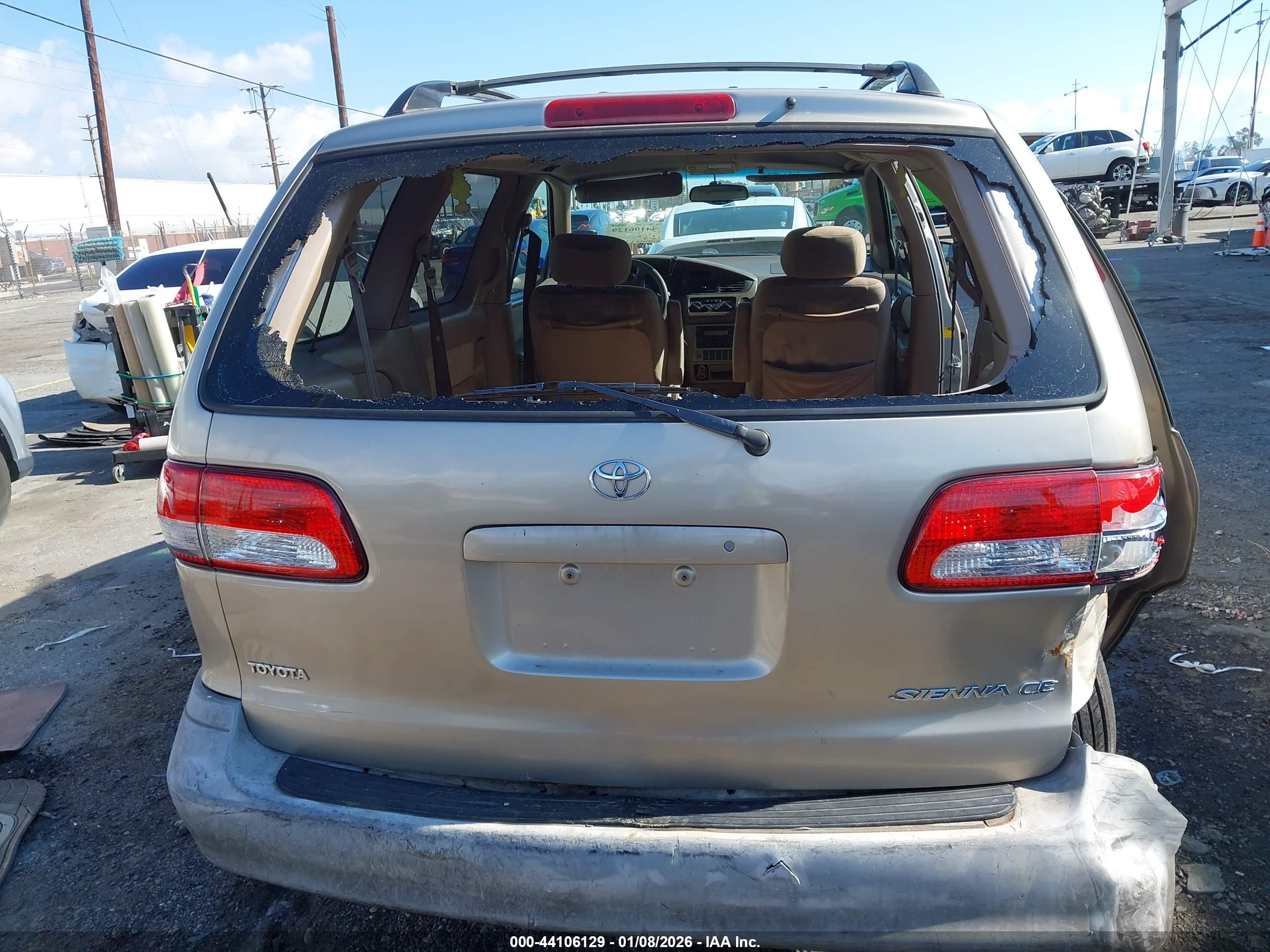 TOYOTA SIENNA image 6
