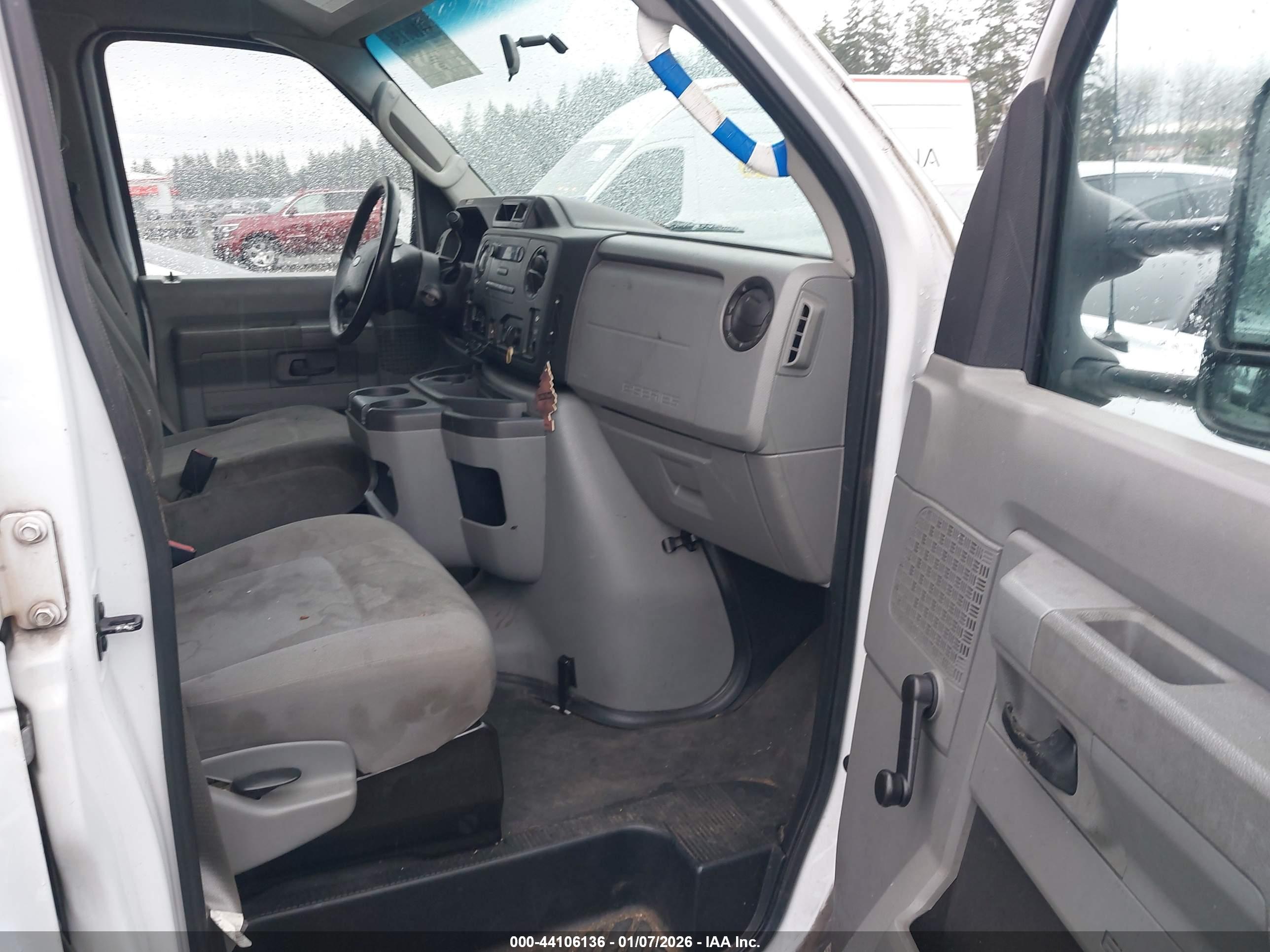 FORD E-250 image 5