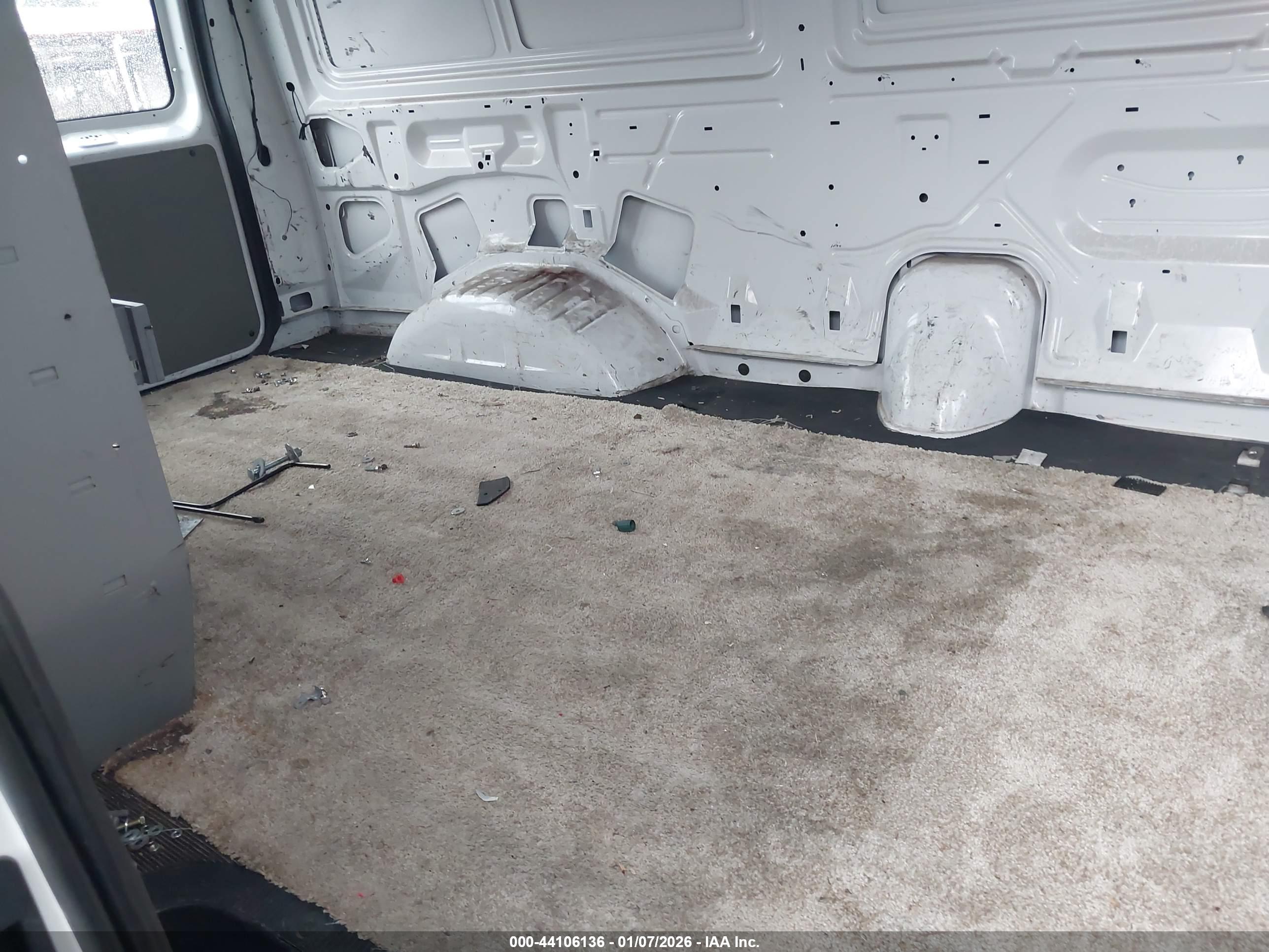 FORD E-250 image 8