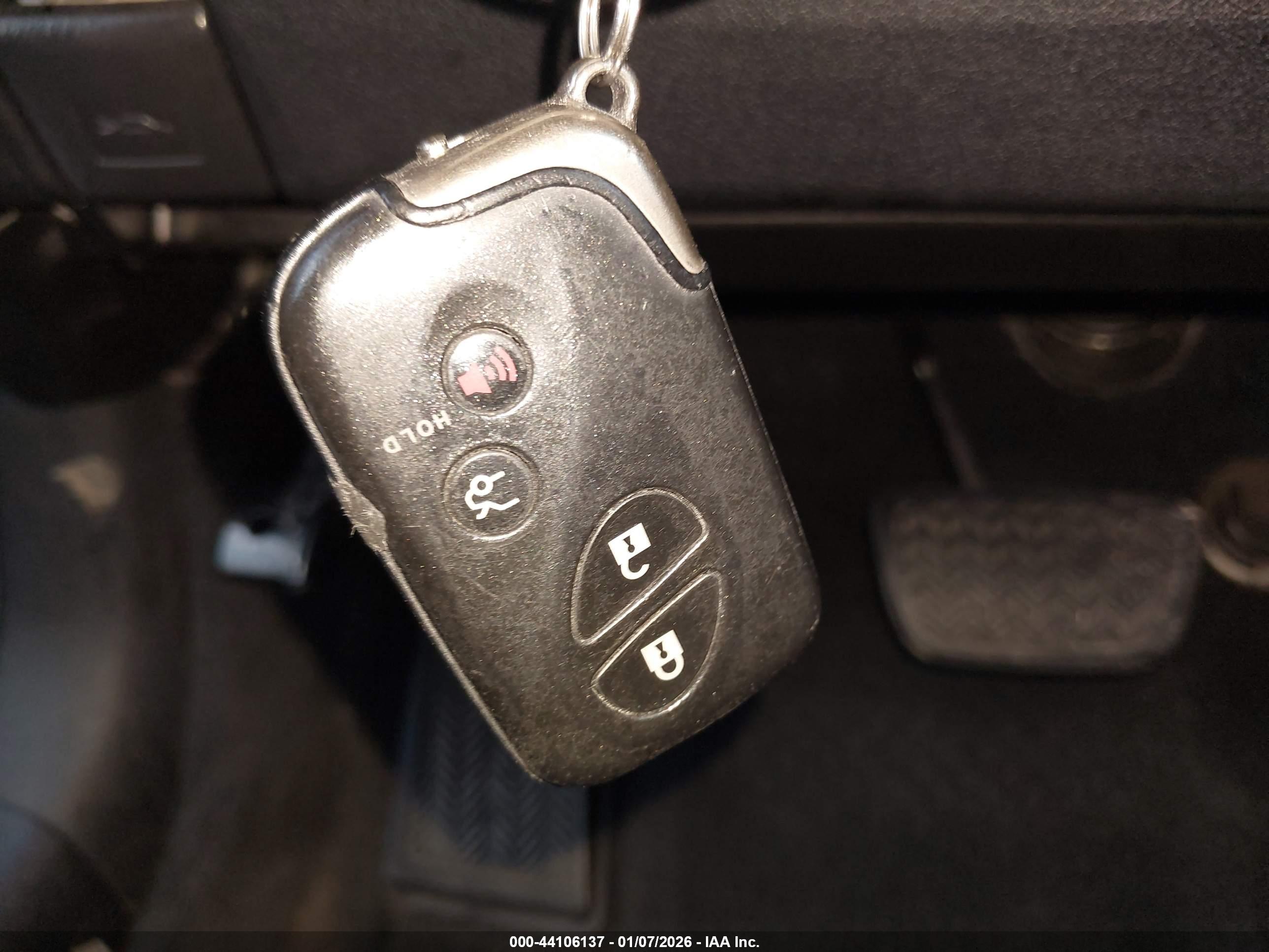 LEXUS IS image 11