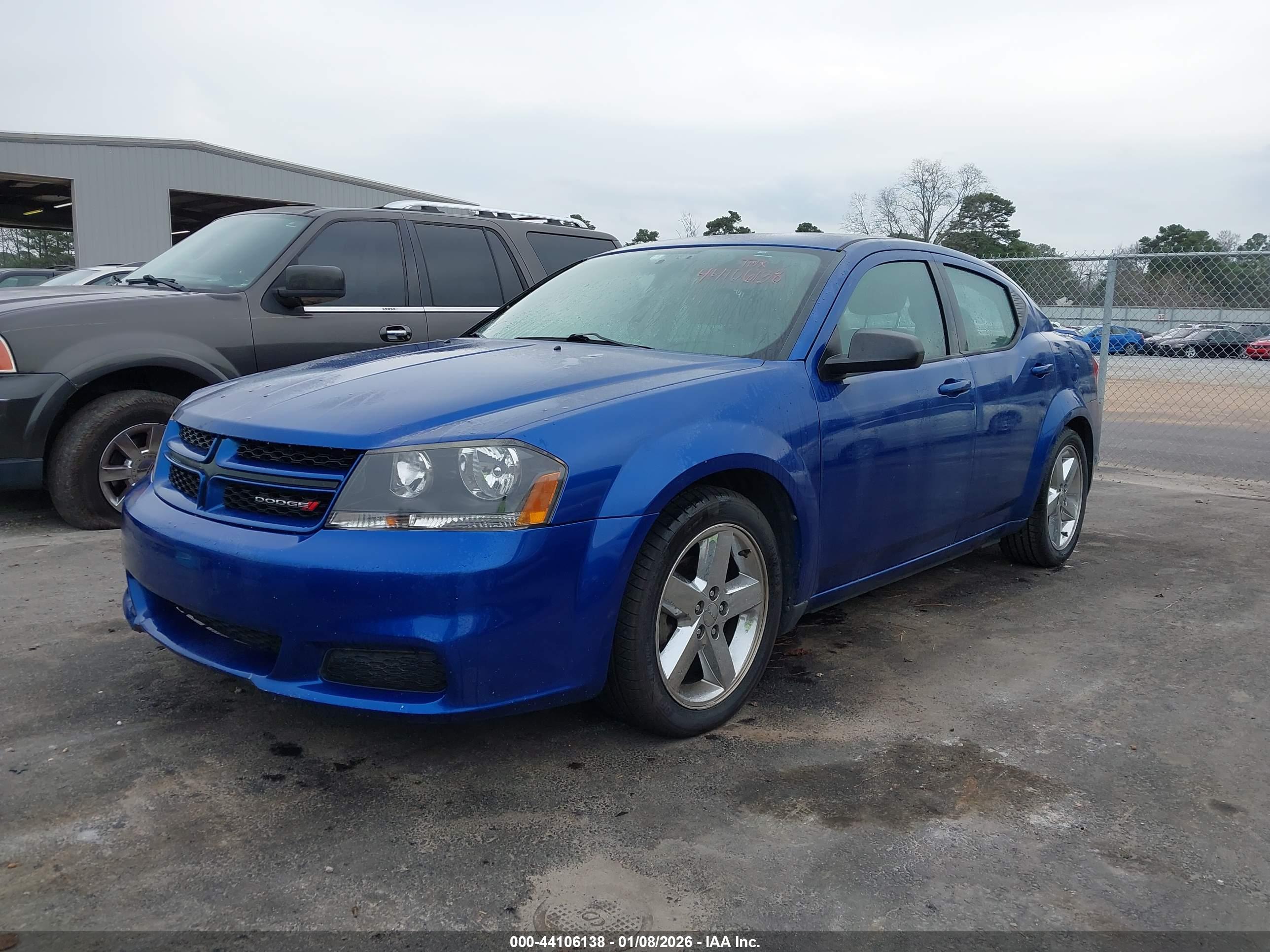 DODGE AVENGER image 2