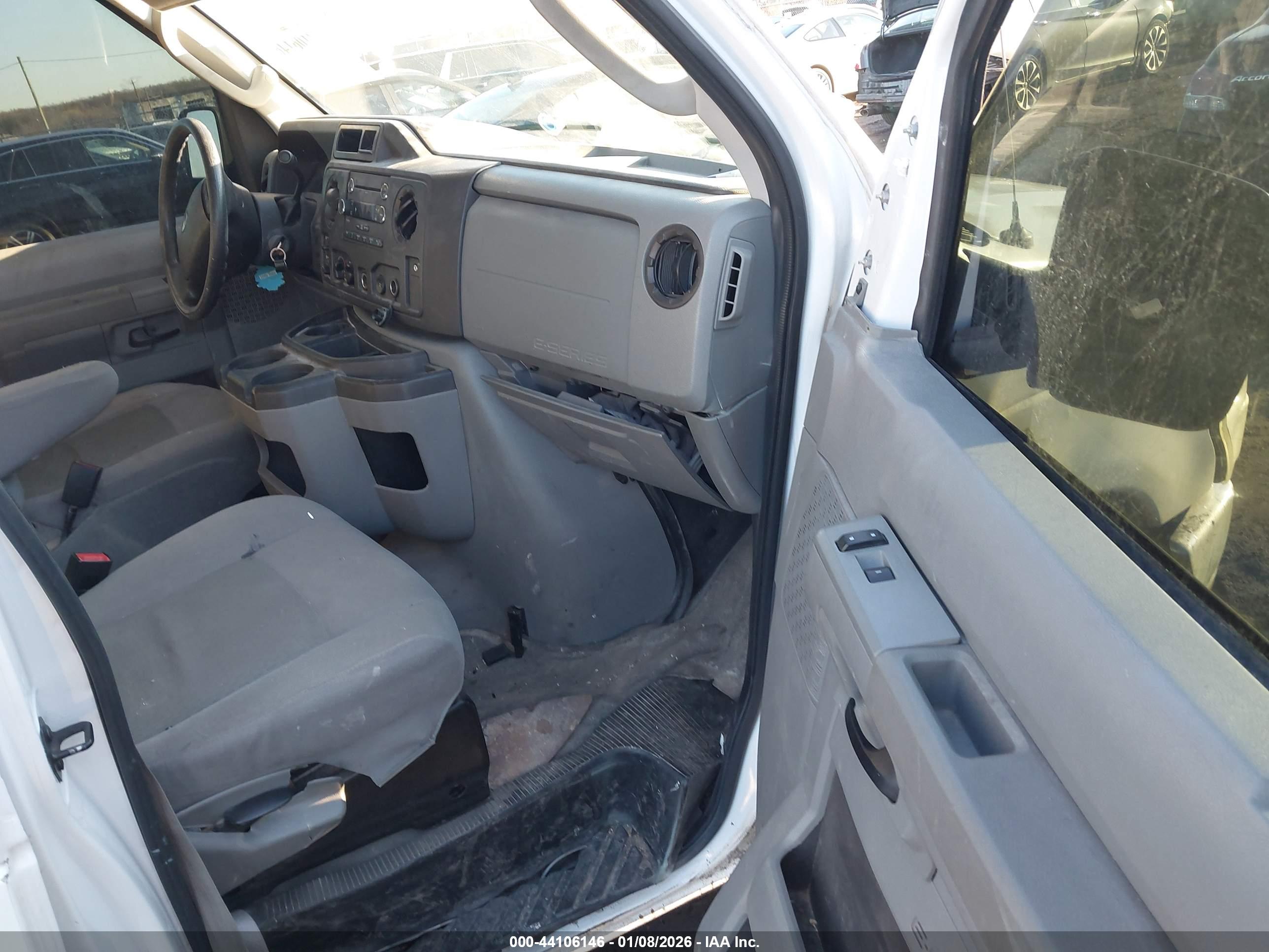 FORD E-350 image 5