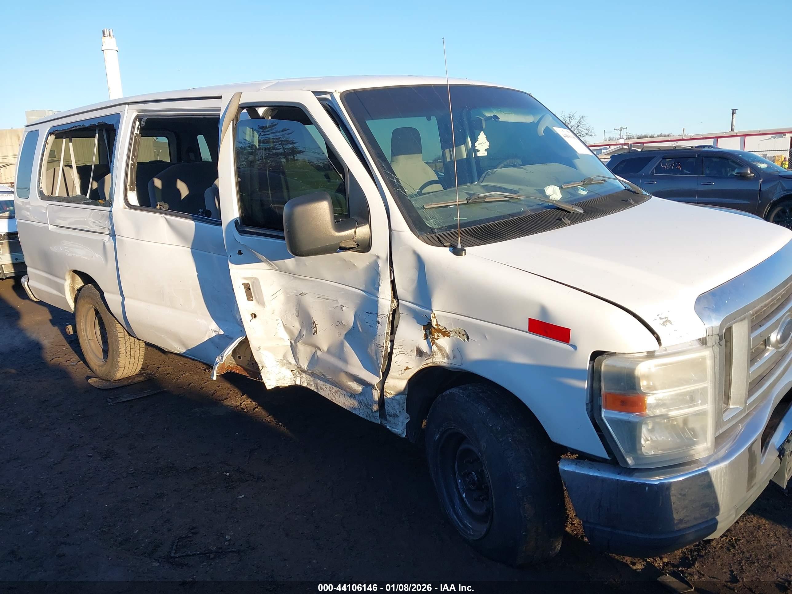 FORD E-350 image 6