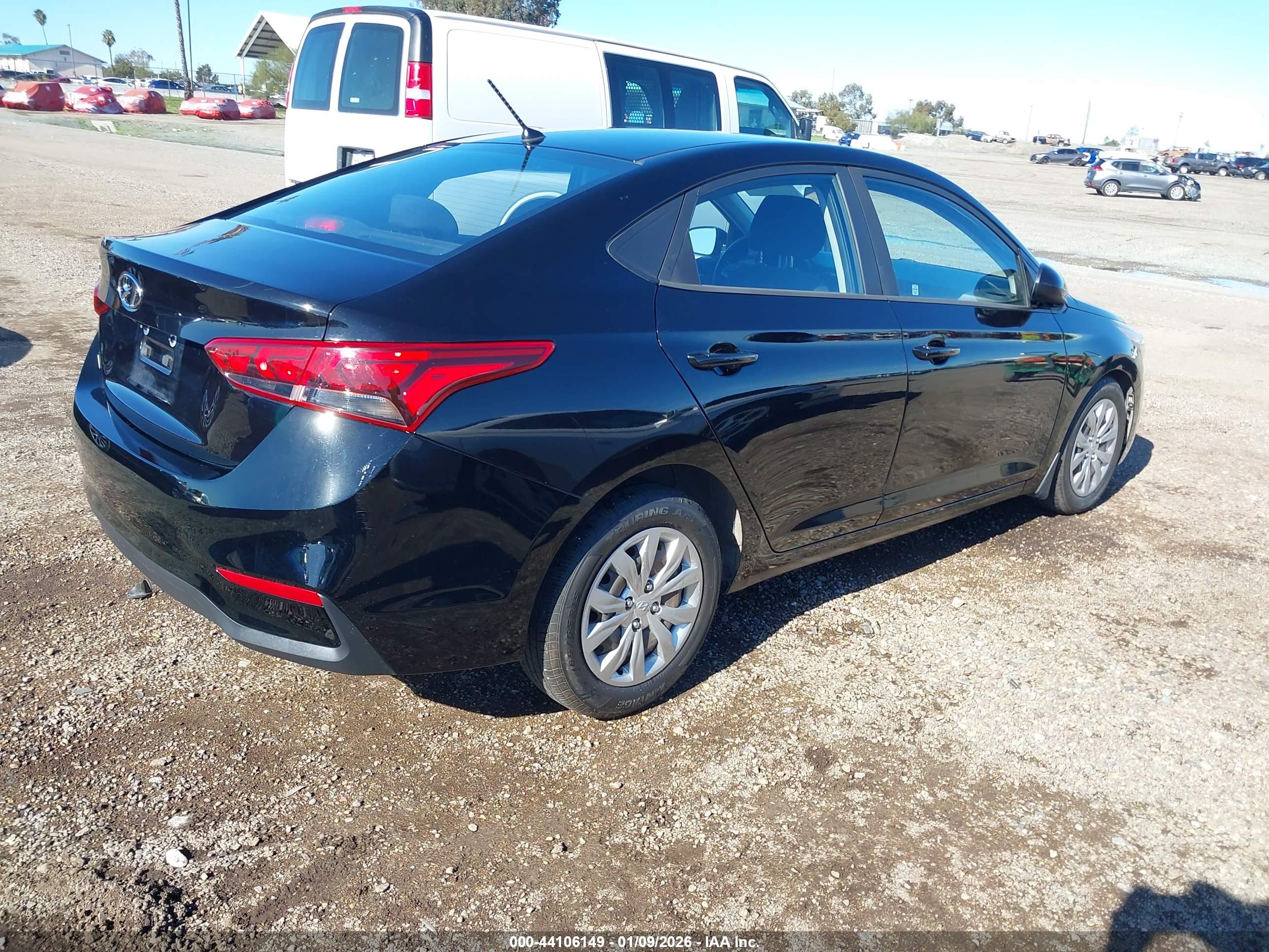 HYUNDAI ACCENT image 4