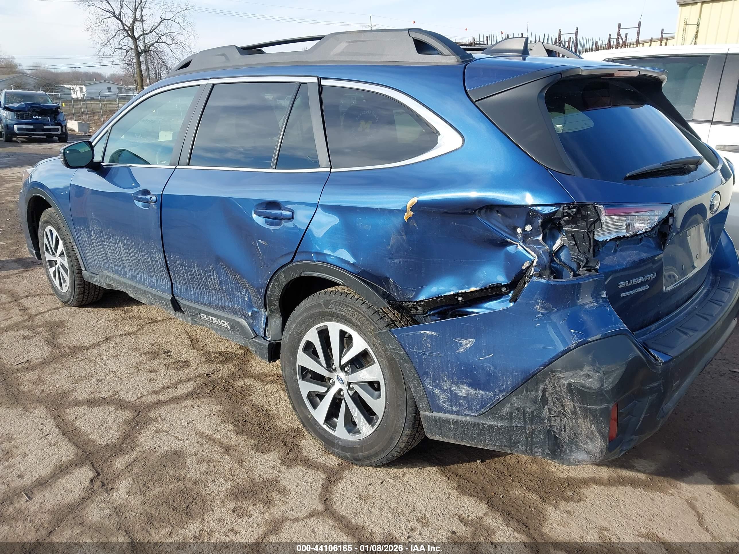 SUBARU OUTBACK image 3