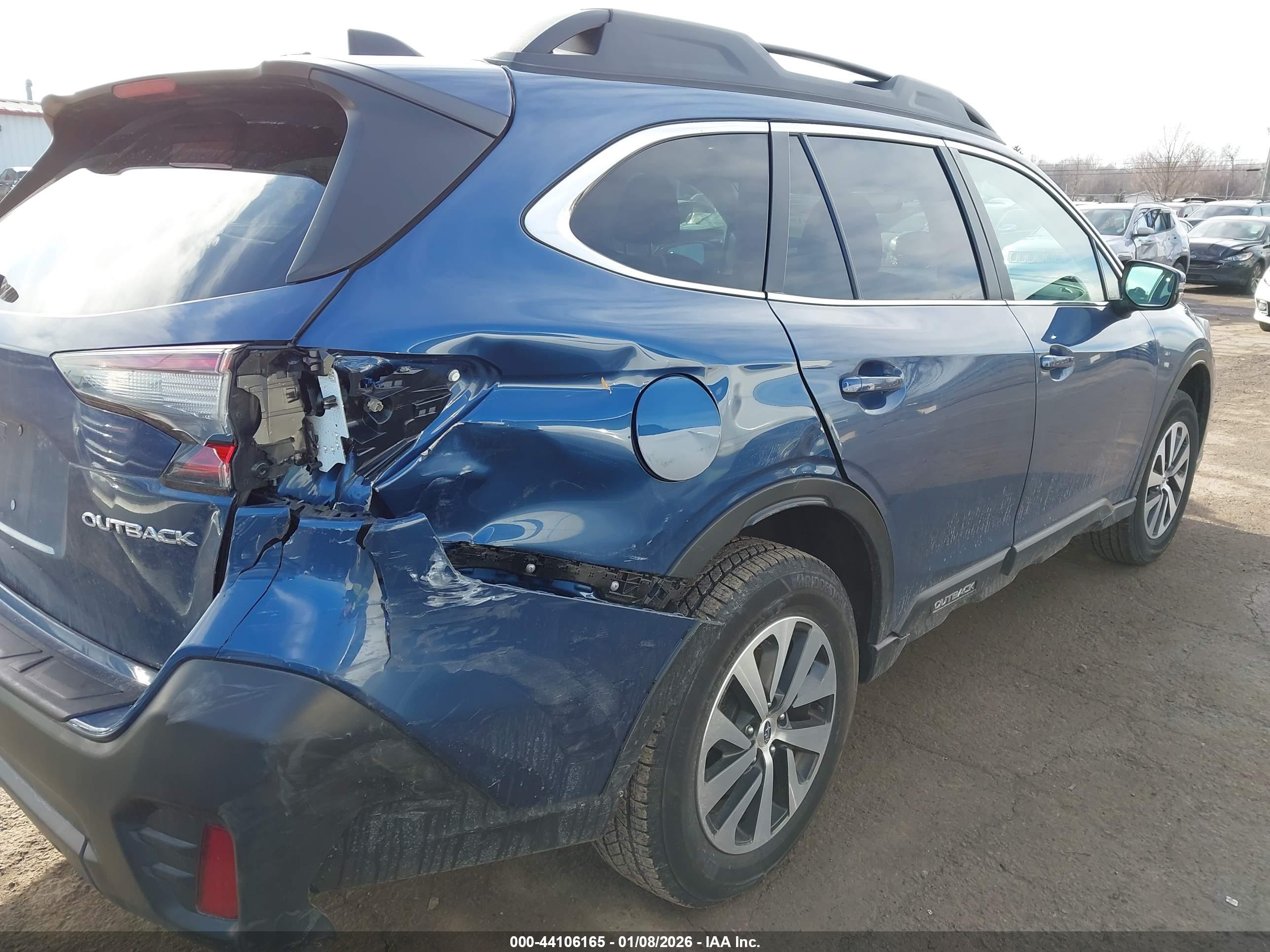 SUBARU OUTBACK image 4
