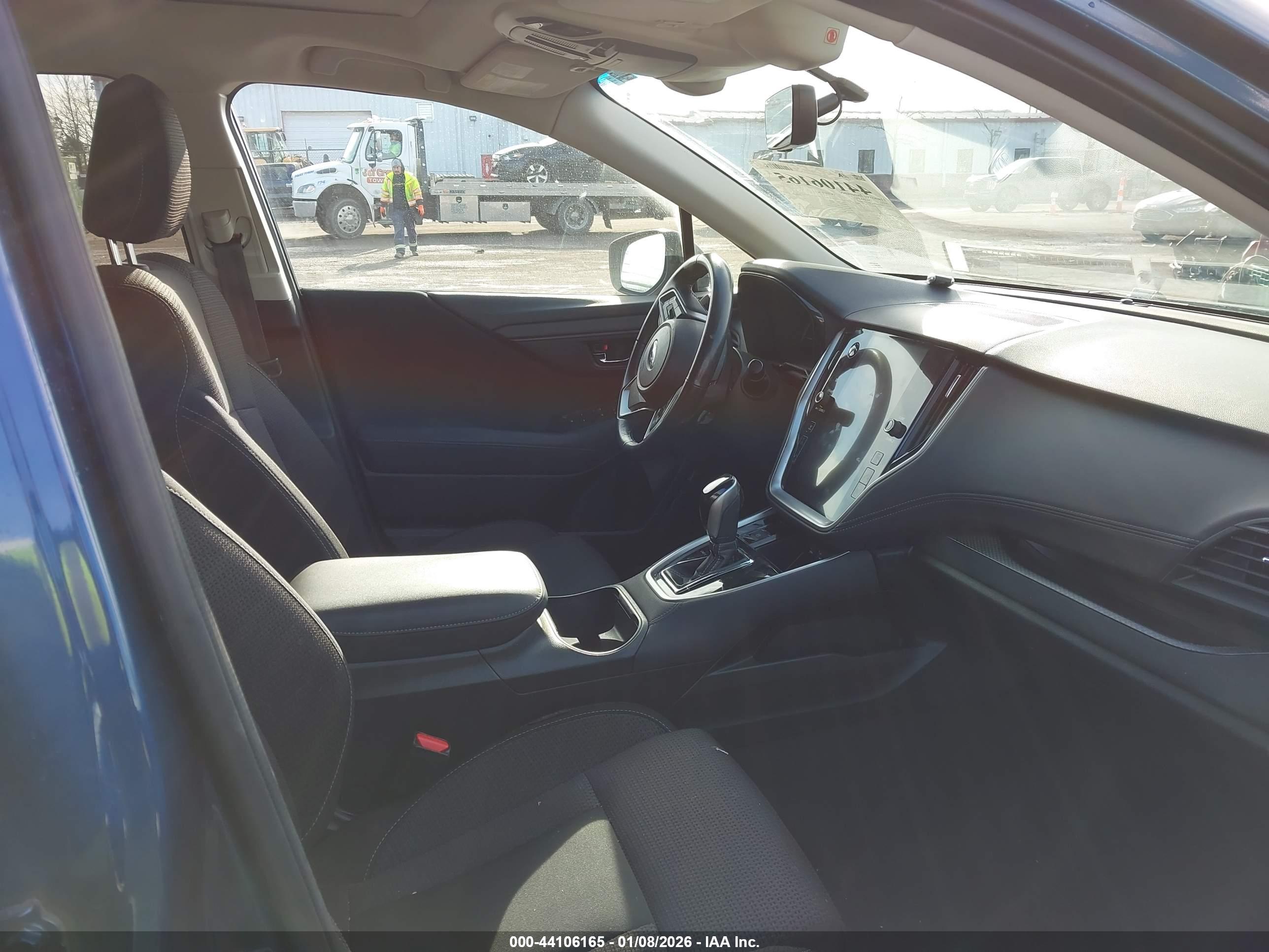 SUBARU OUTBACK image 5