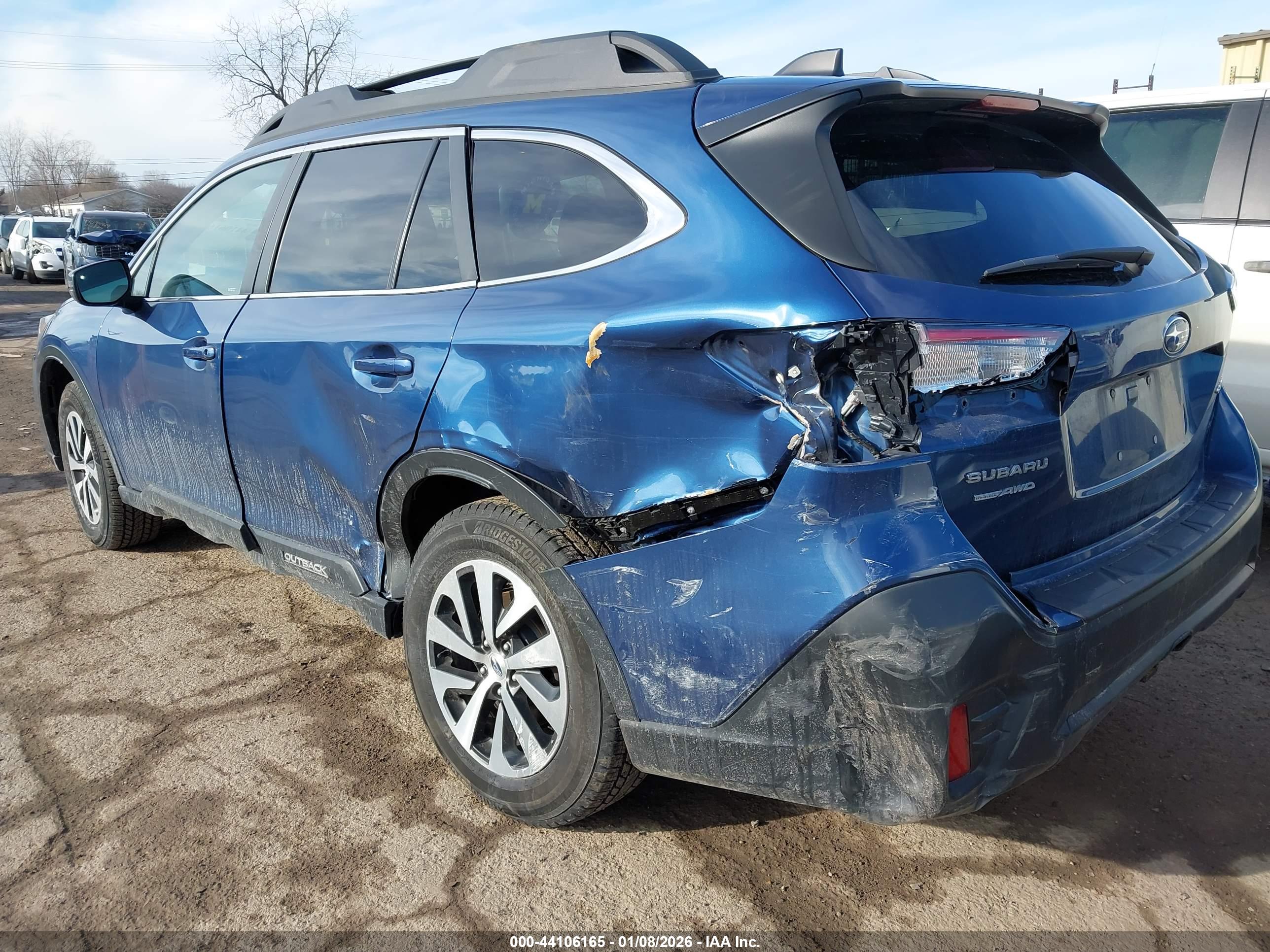 SUBARU OUTBACK image 6