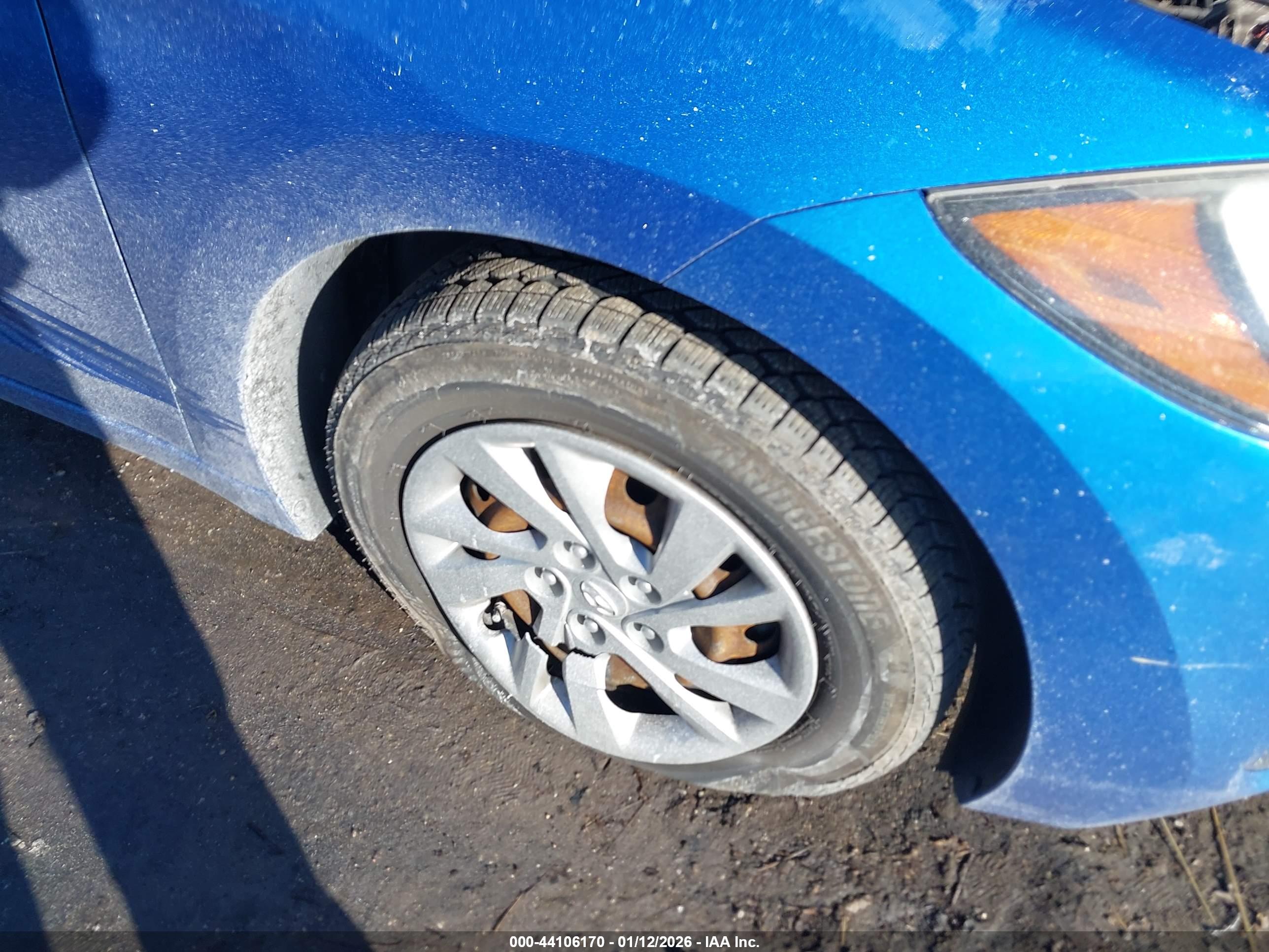 HYUNDAI ELANTRA image 6