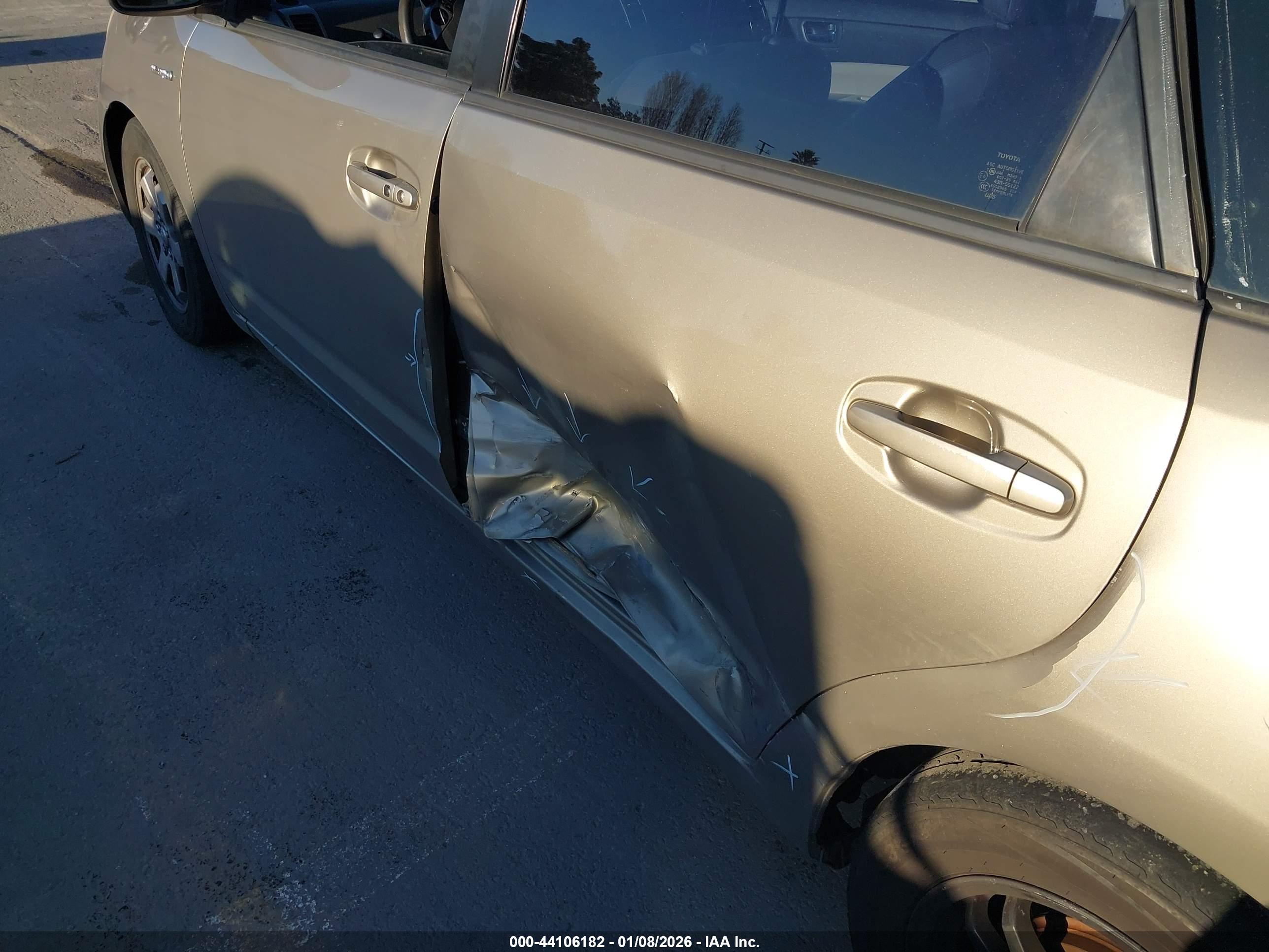TOYOTA PRIUS image 6