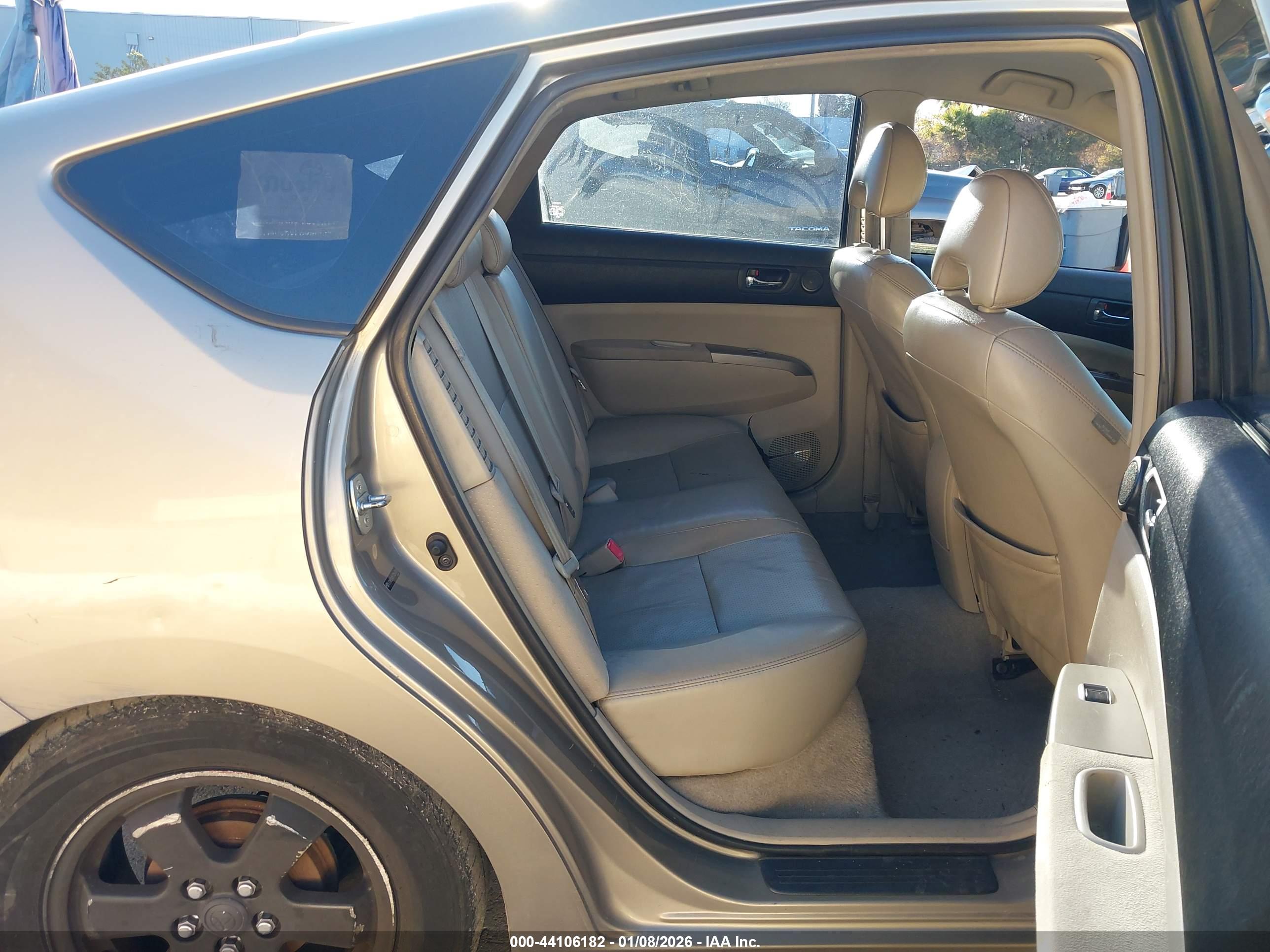 TOYOTA PRIUS image 8