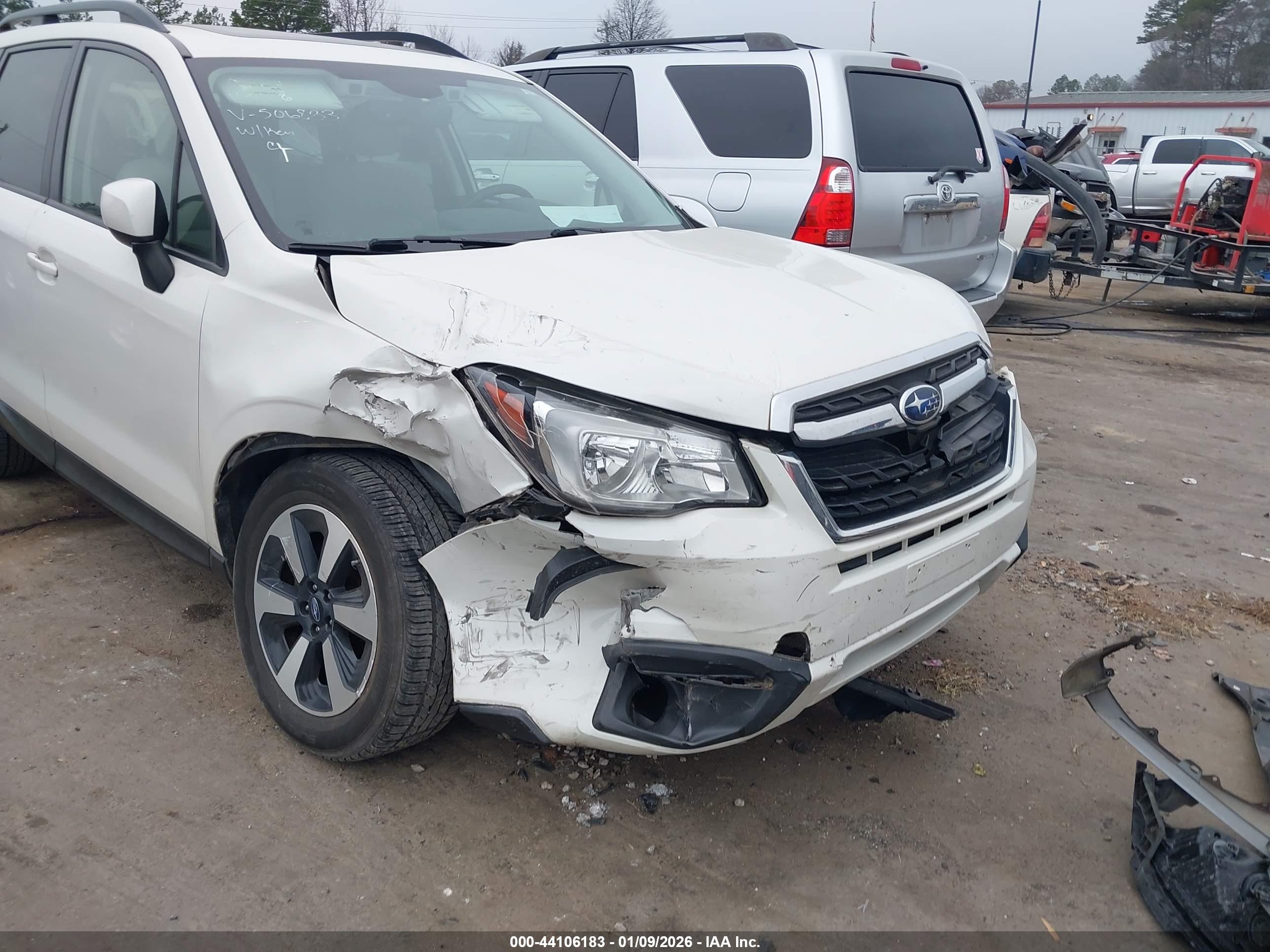 SUBARU FORESTER image 6