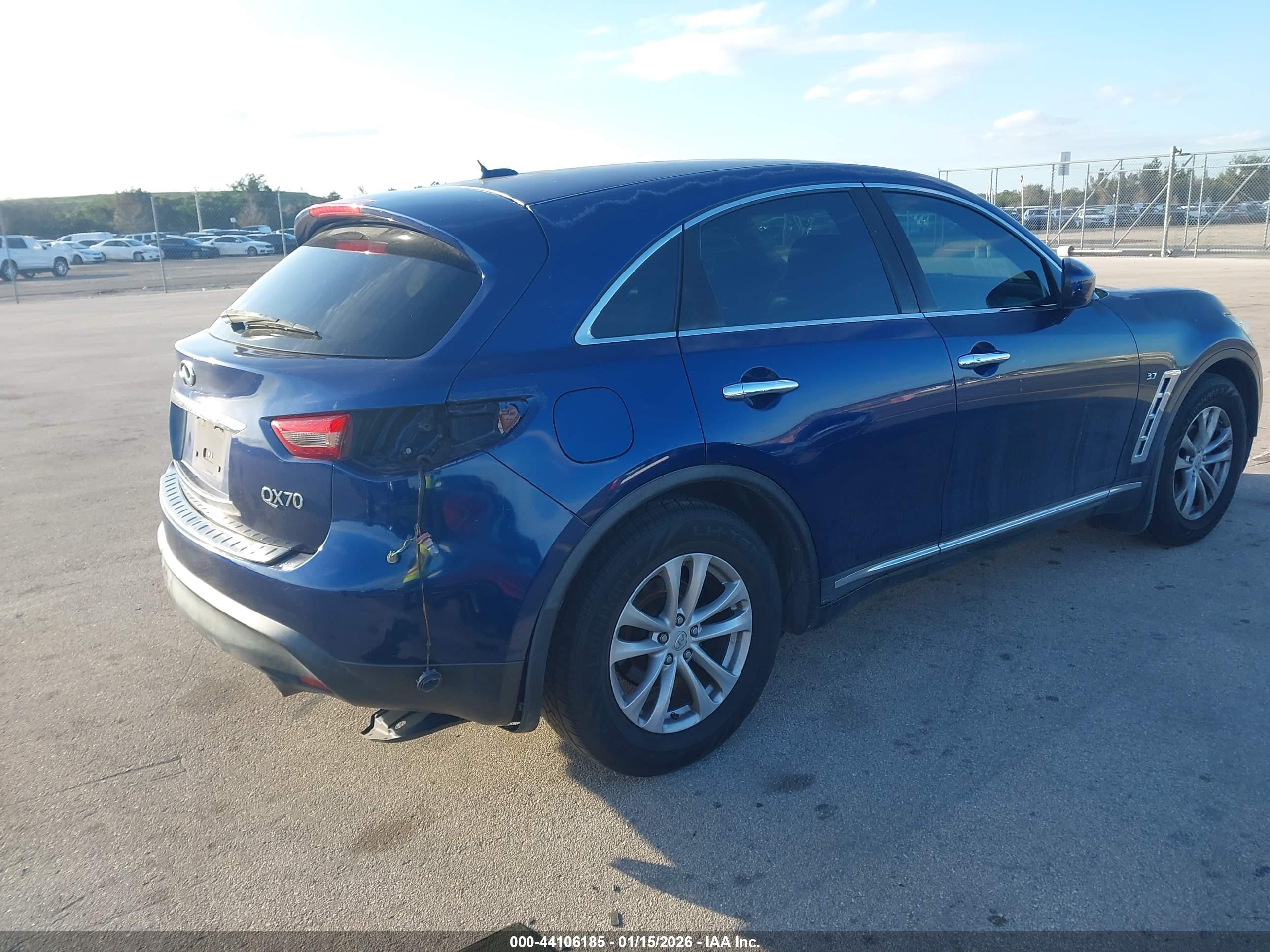 INFINITI QX70 image 4