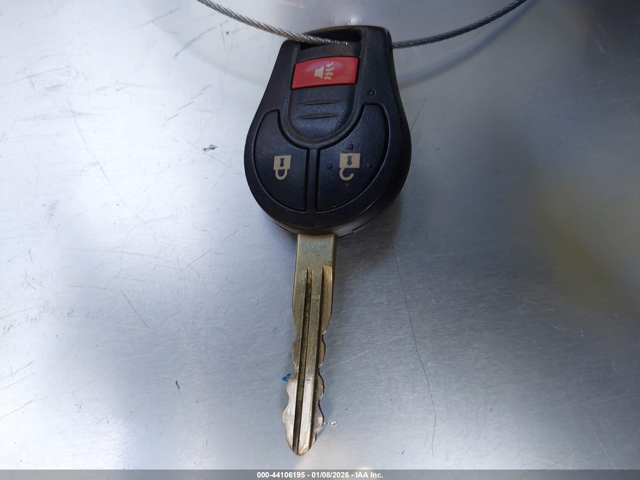 NISSAN VERSA image 11