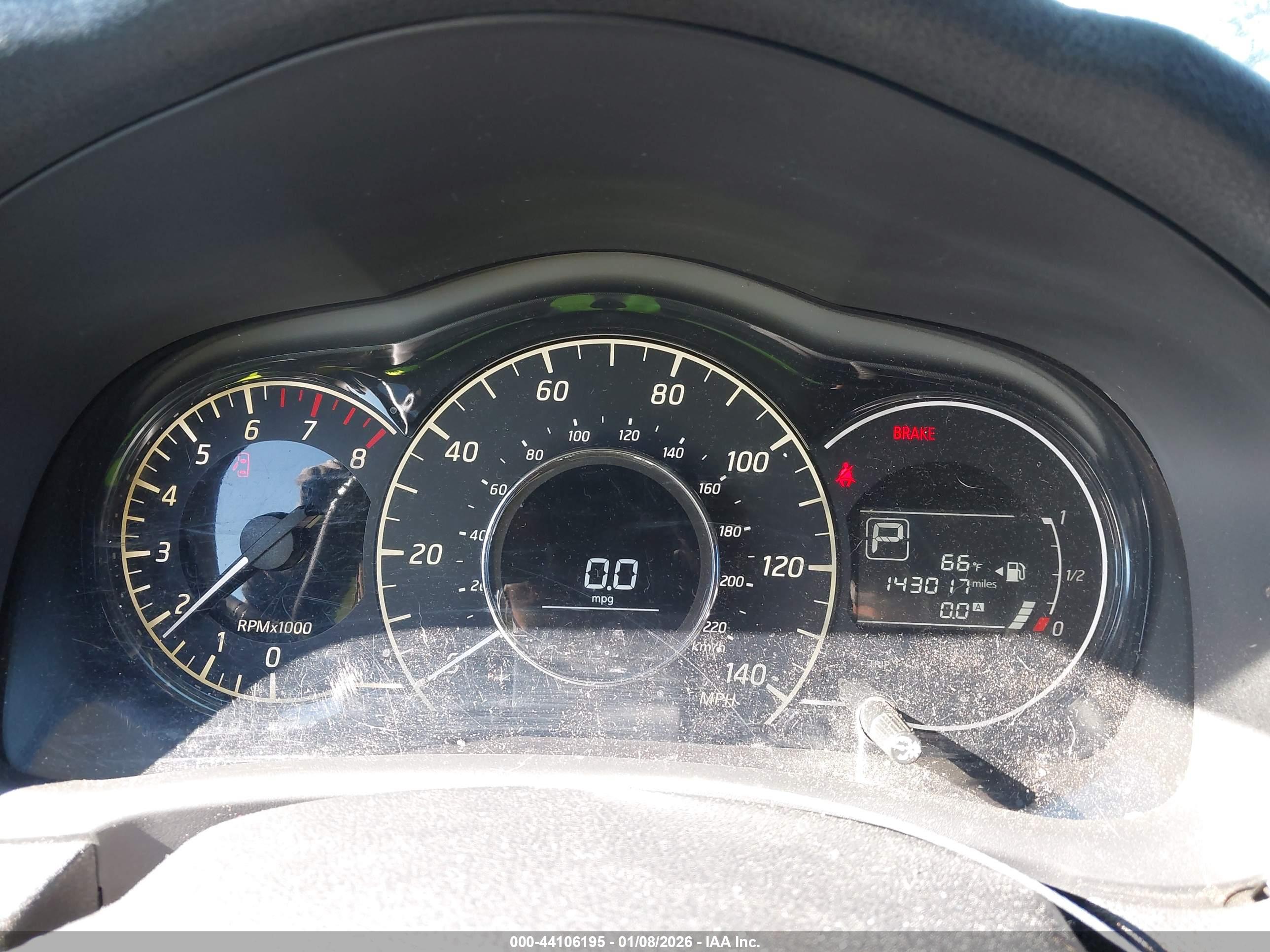 NISSAN VERSA image 7