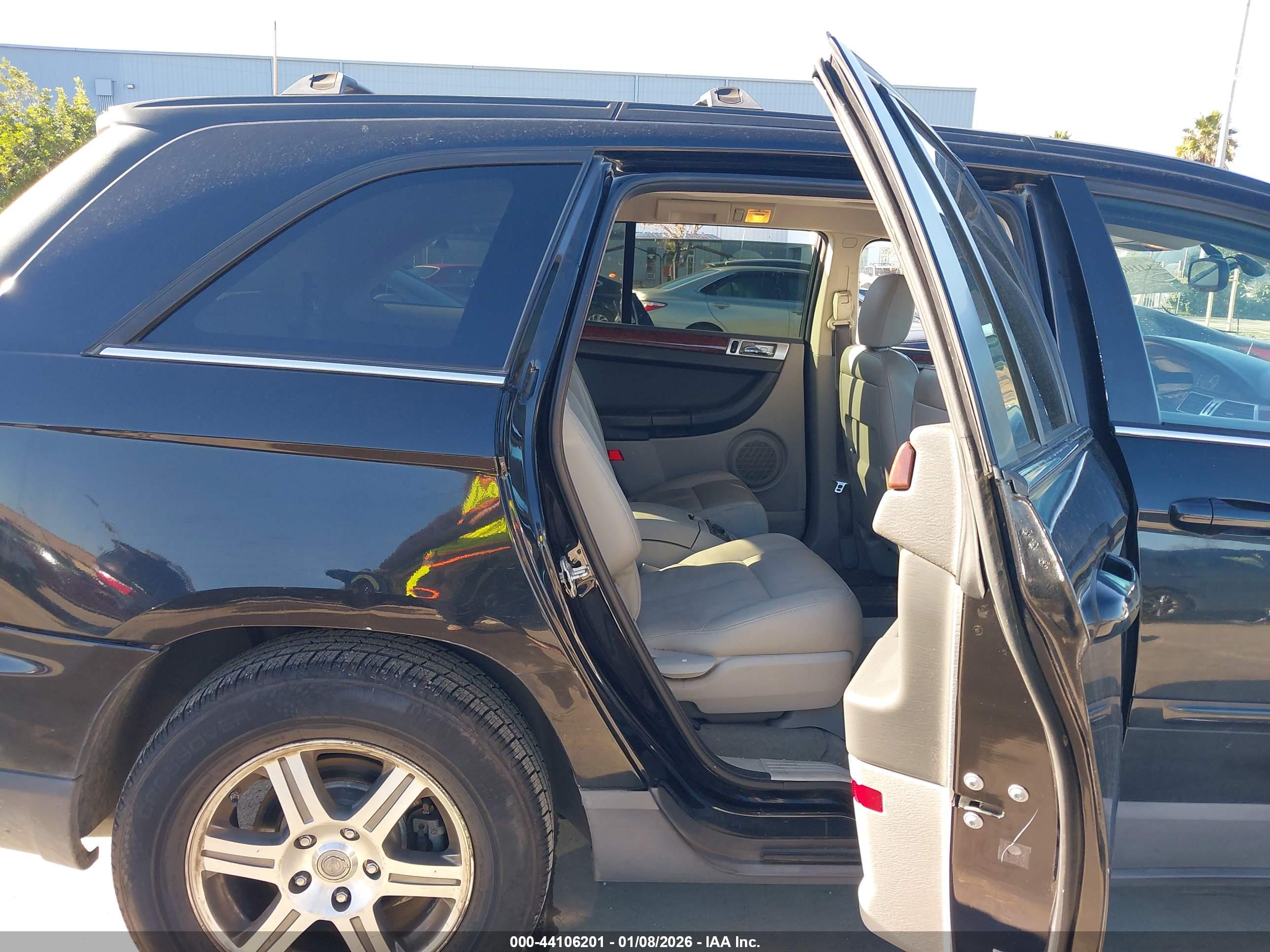 CHRYSLER PACIFICA image 8