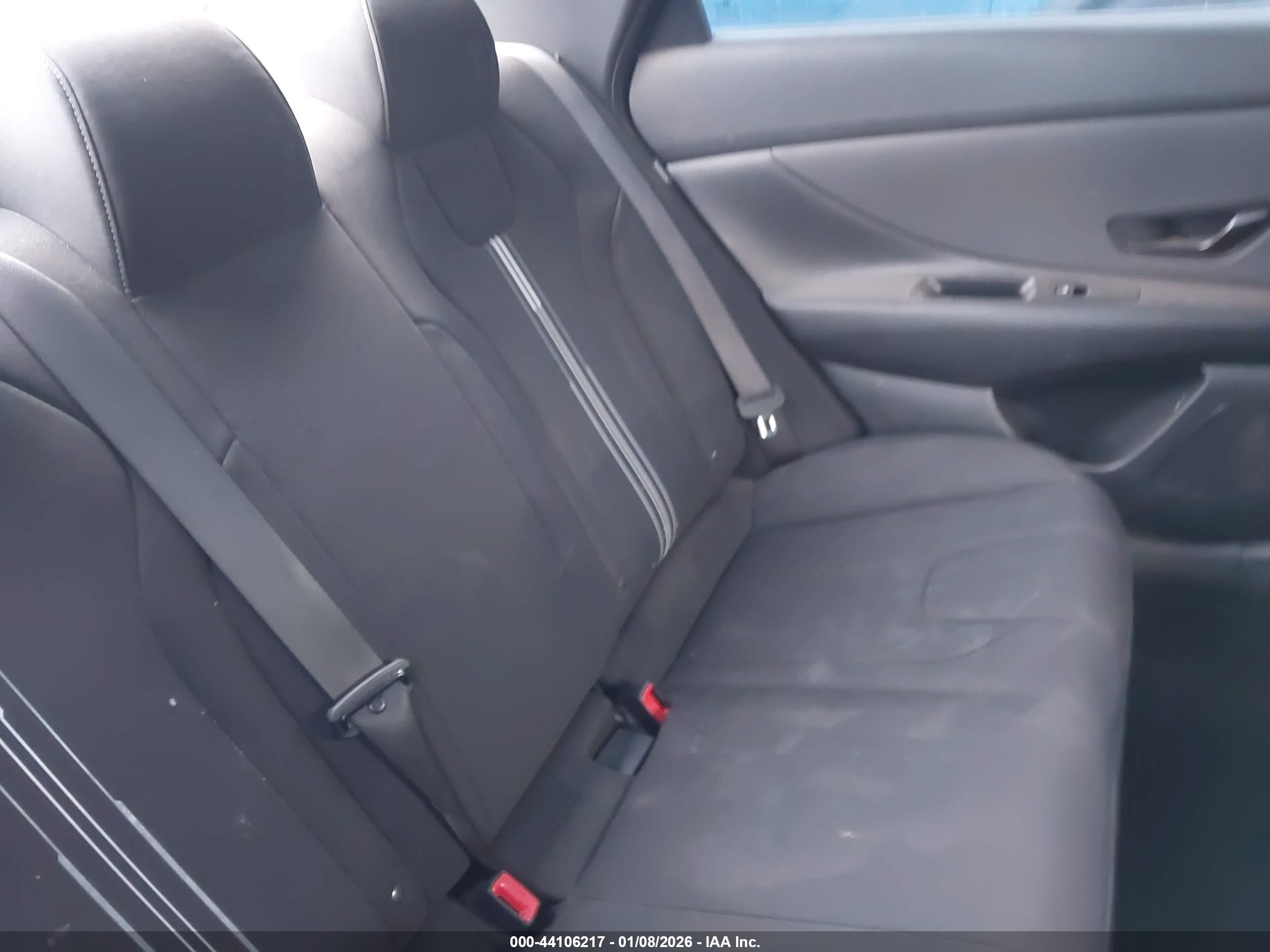 HYUNDAI ELANTRA image 8