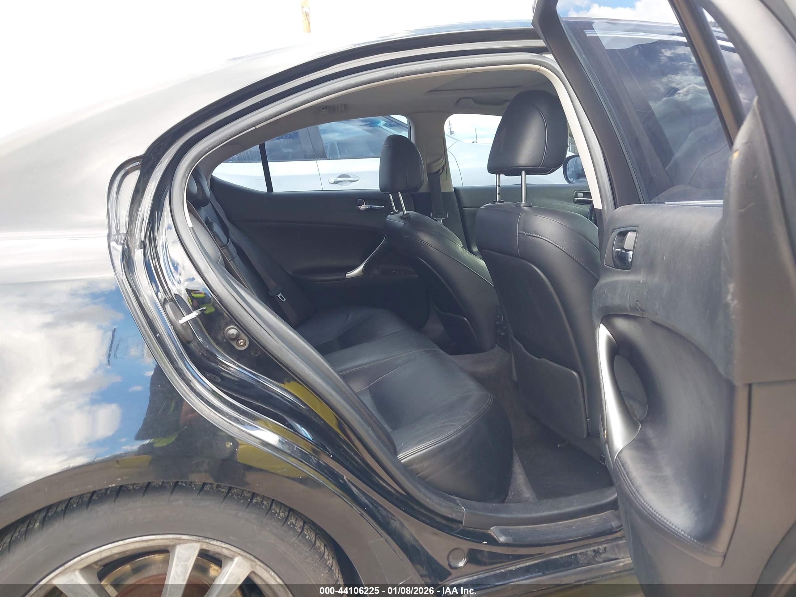 LEXUS IS image 8