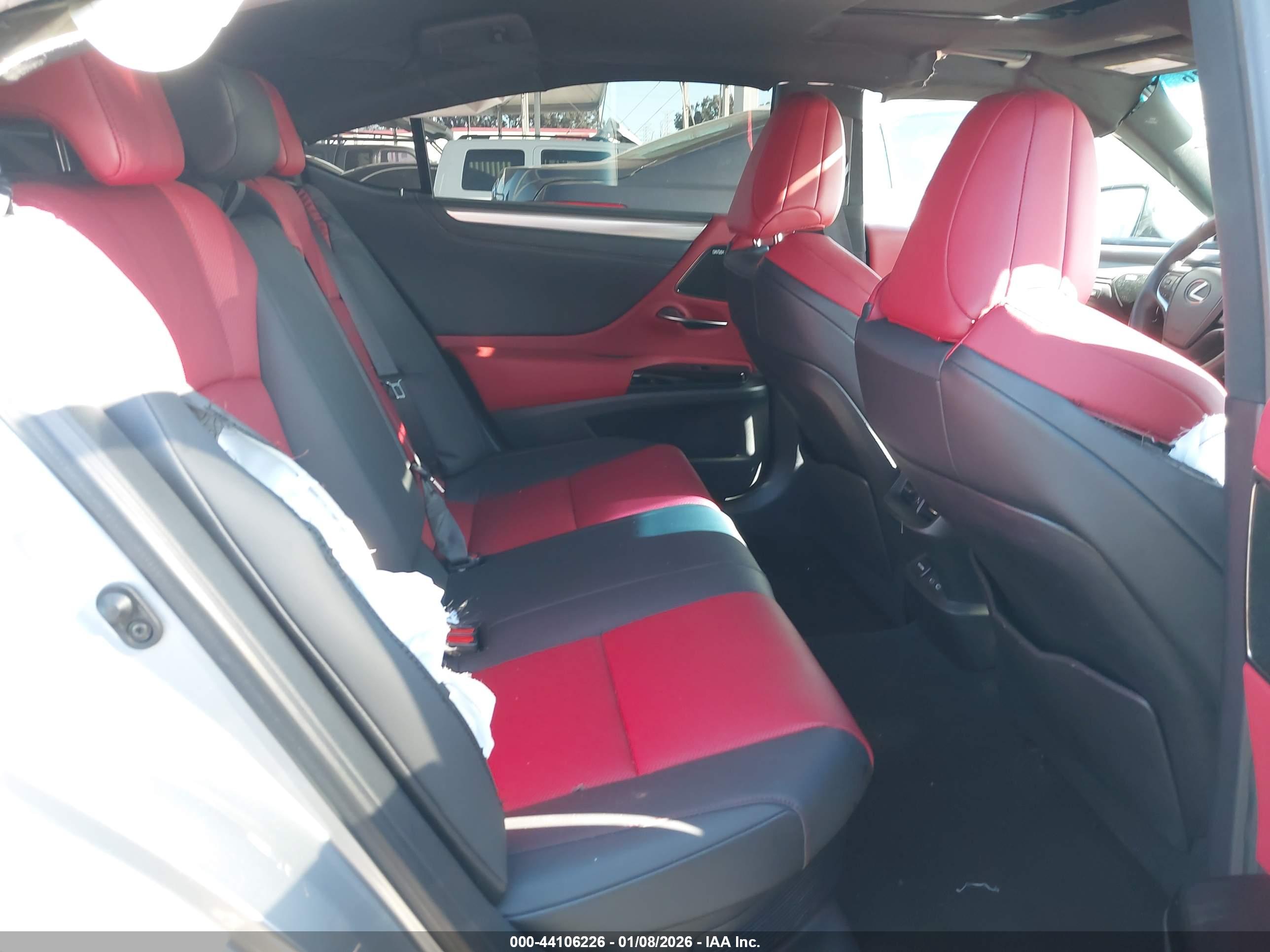 LEXUS ES image 8
