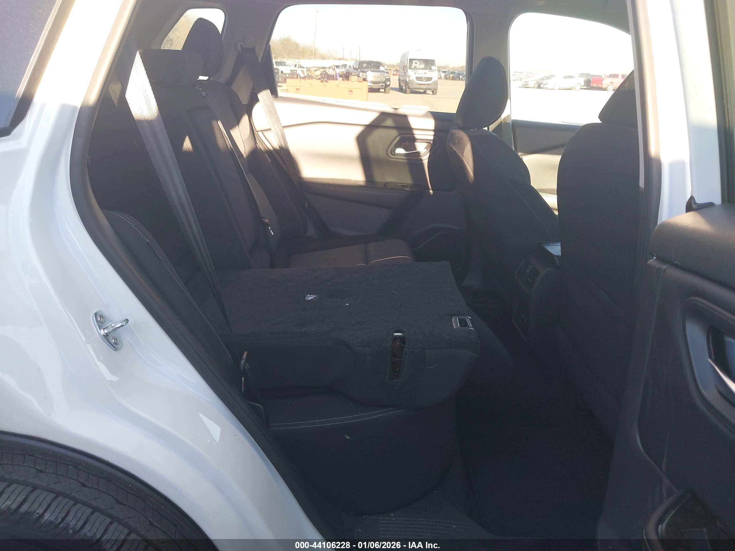 NISSAN ROGUE image 8