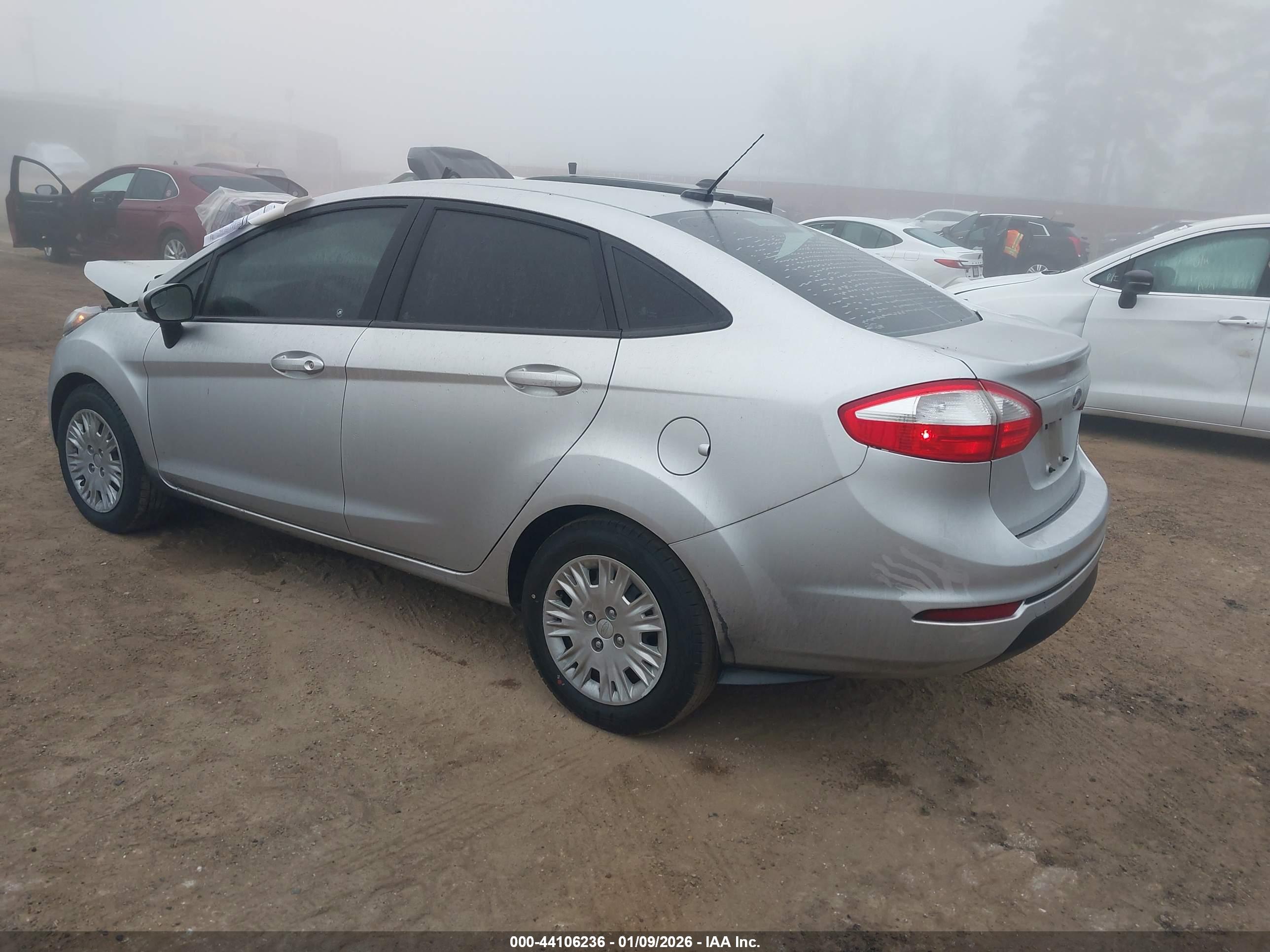 FORD FIESTA image 3