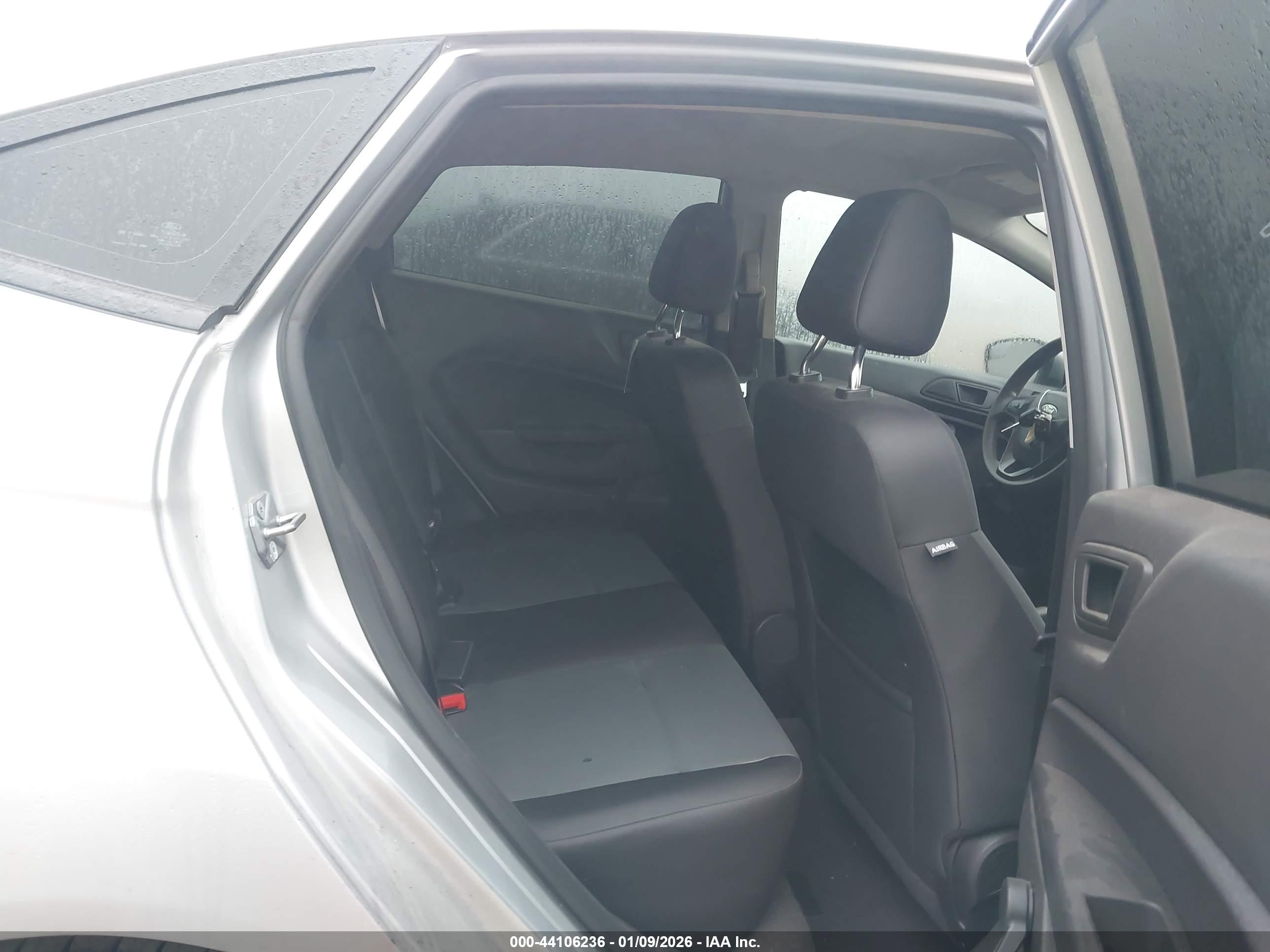 FORD FIESTA image 8