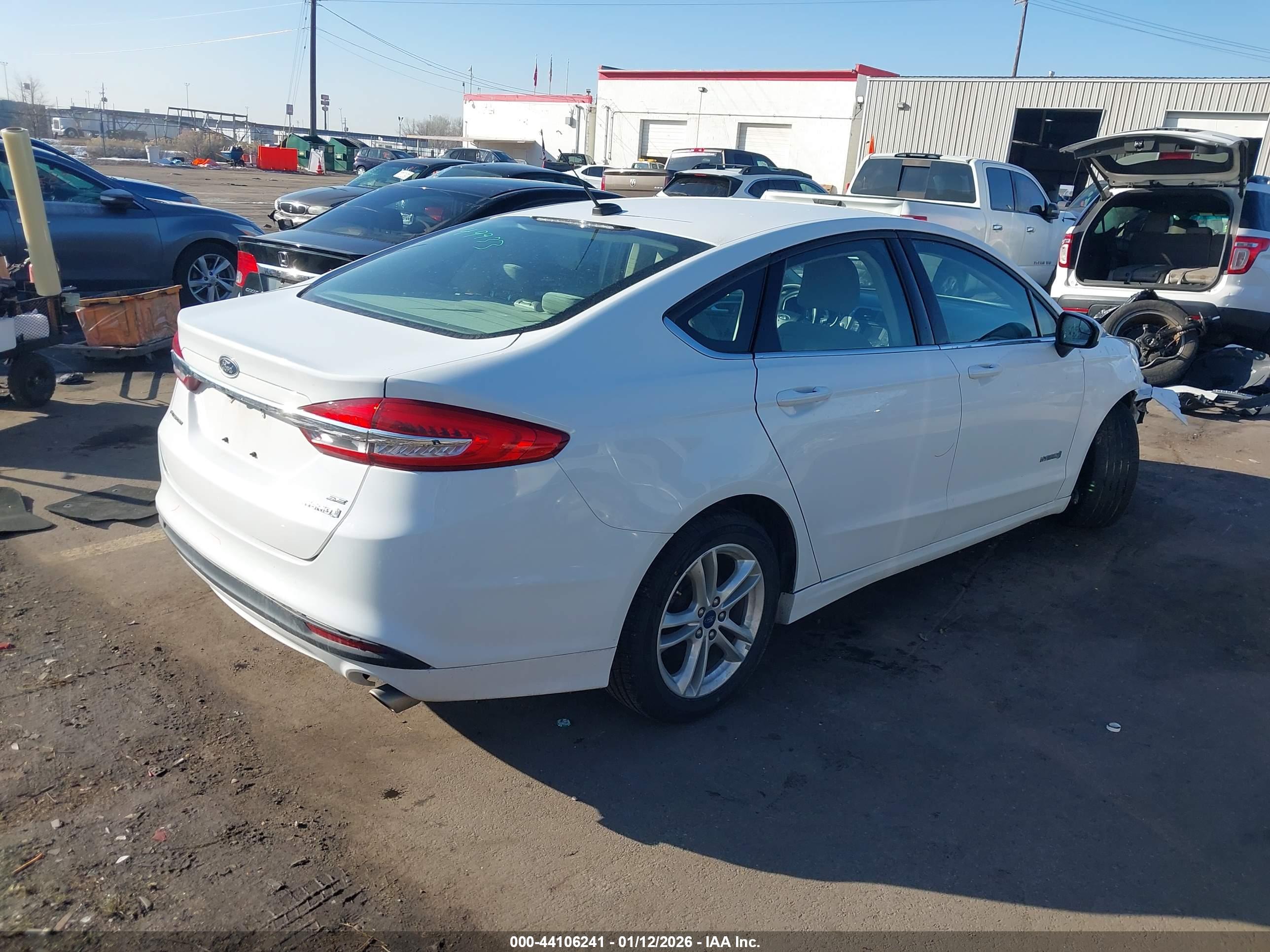 FORD FUSION image 4