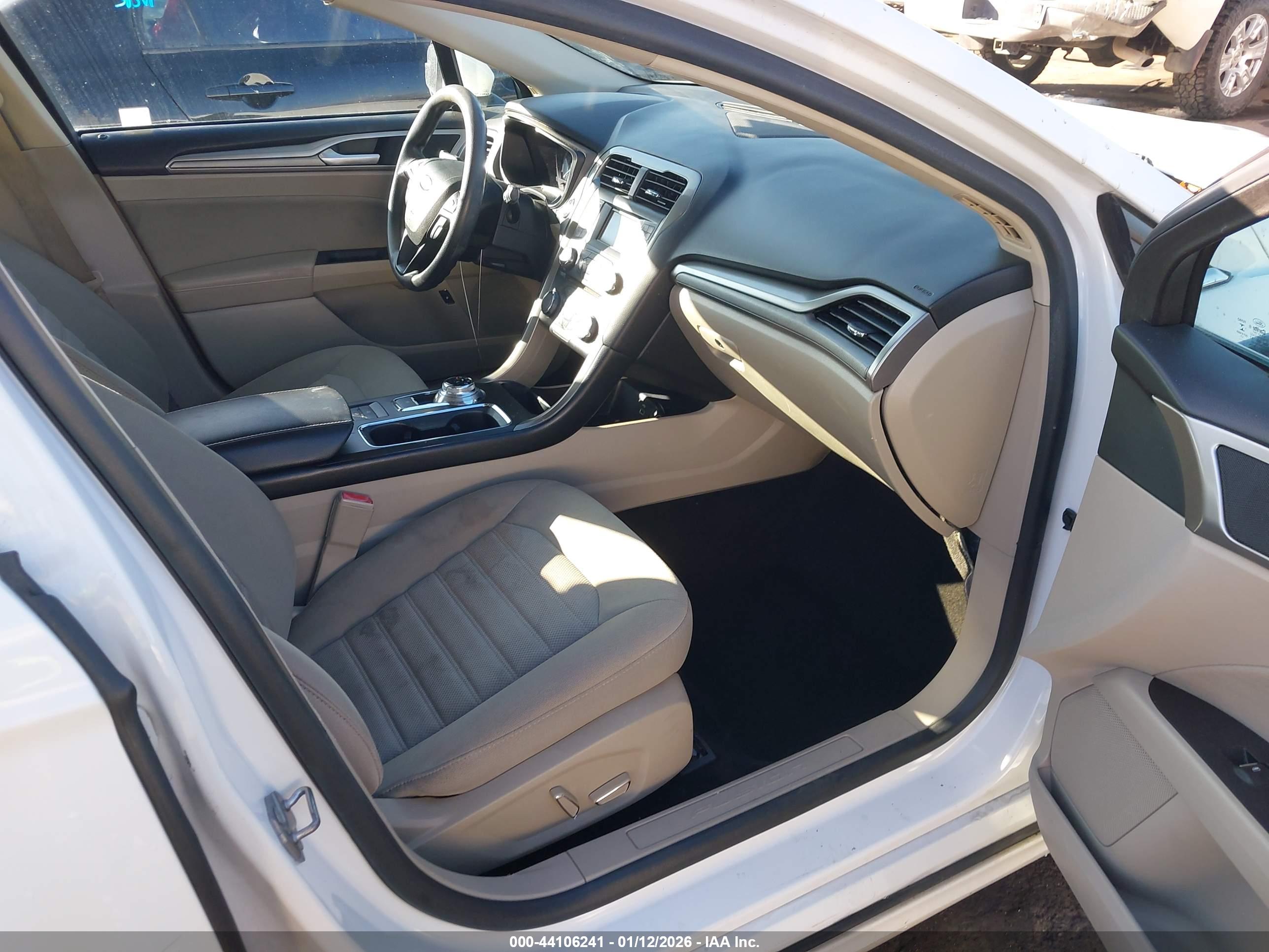 FORD FUSION image 5