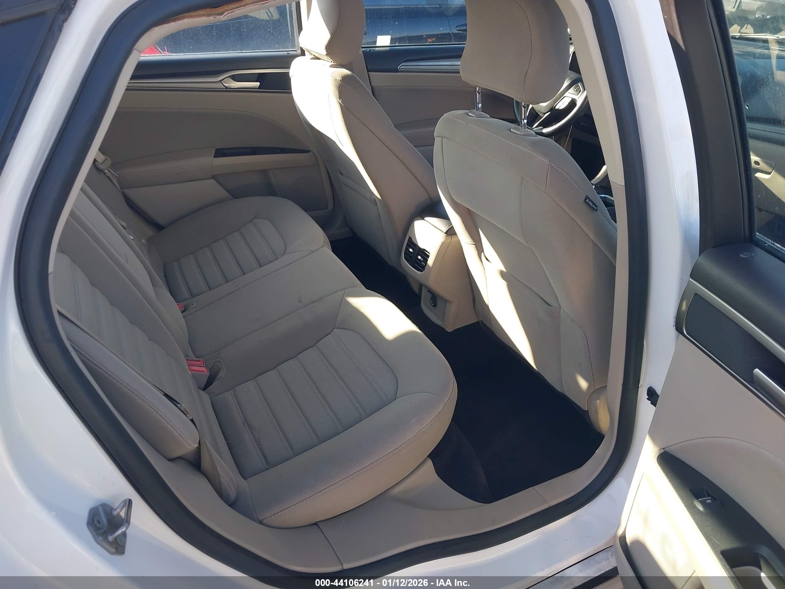 FORD FUSION image 8