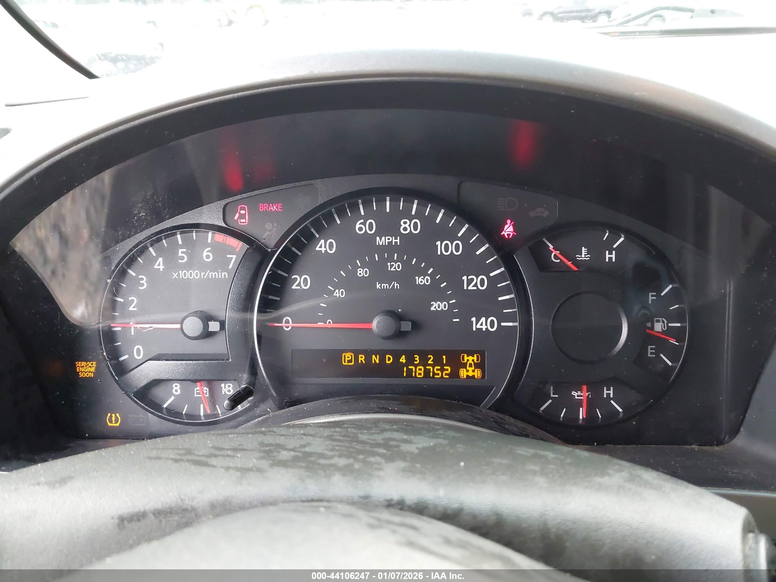 NISSAN TITAN image 7