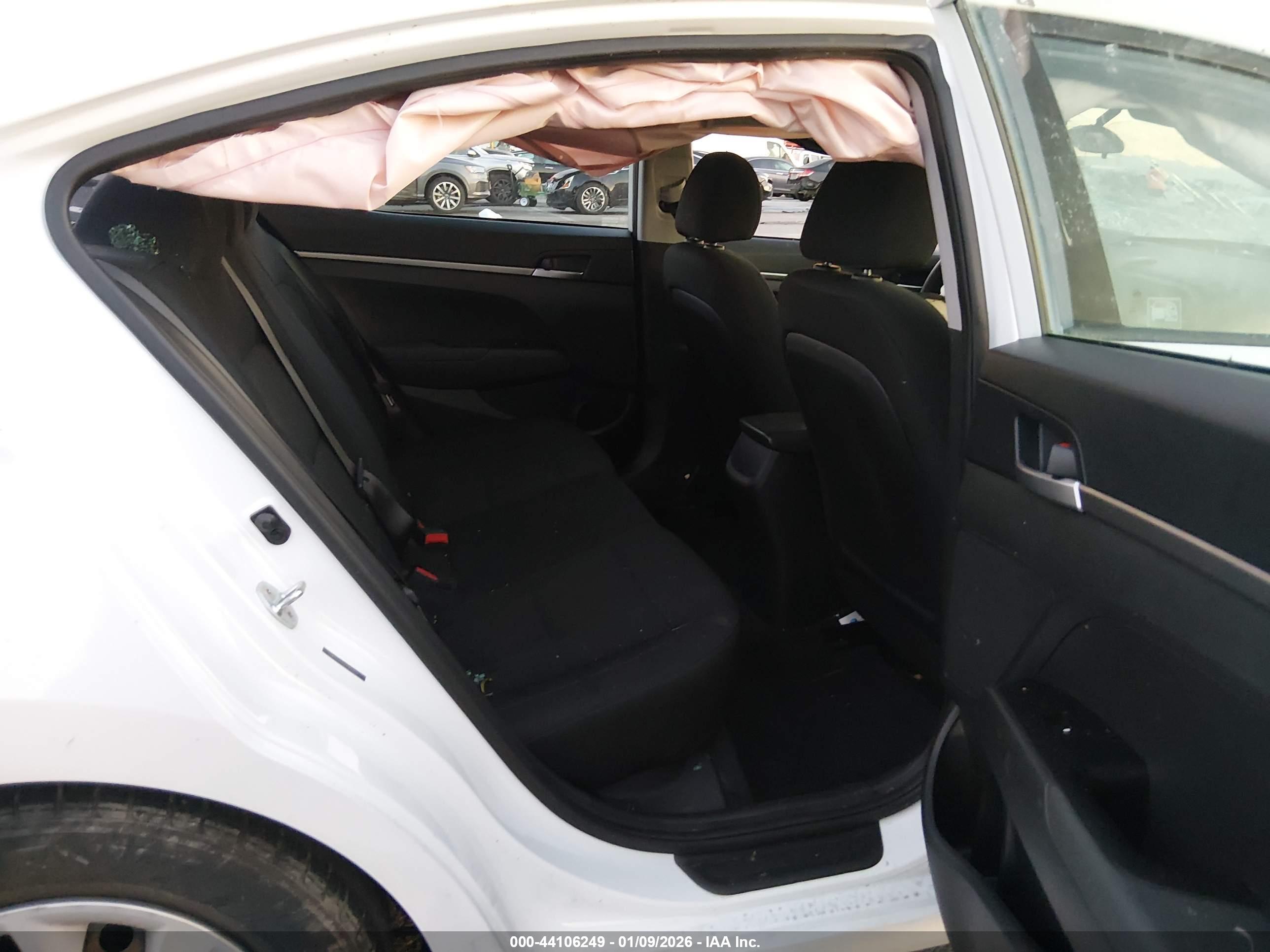 HYUNDAI ELANTRA image 8