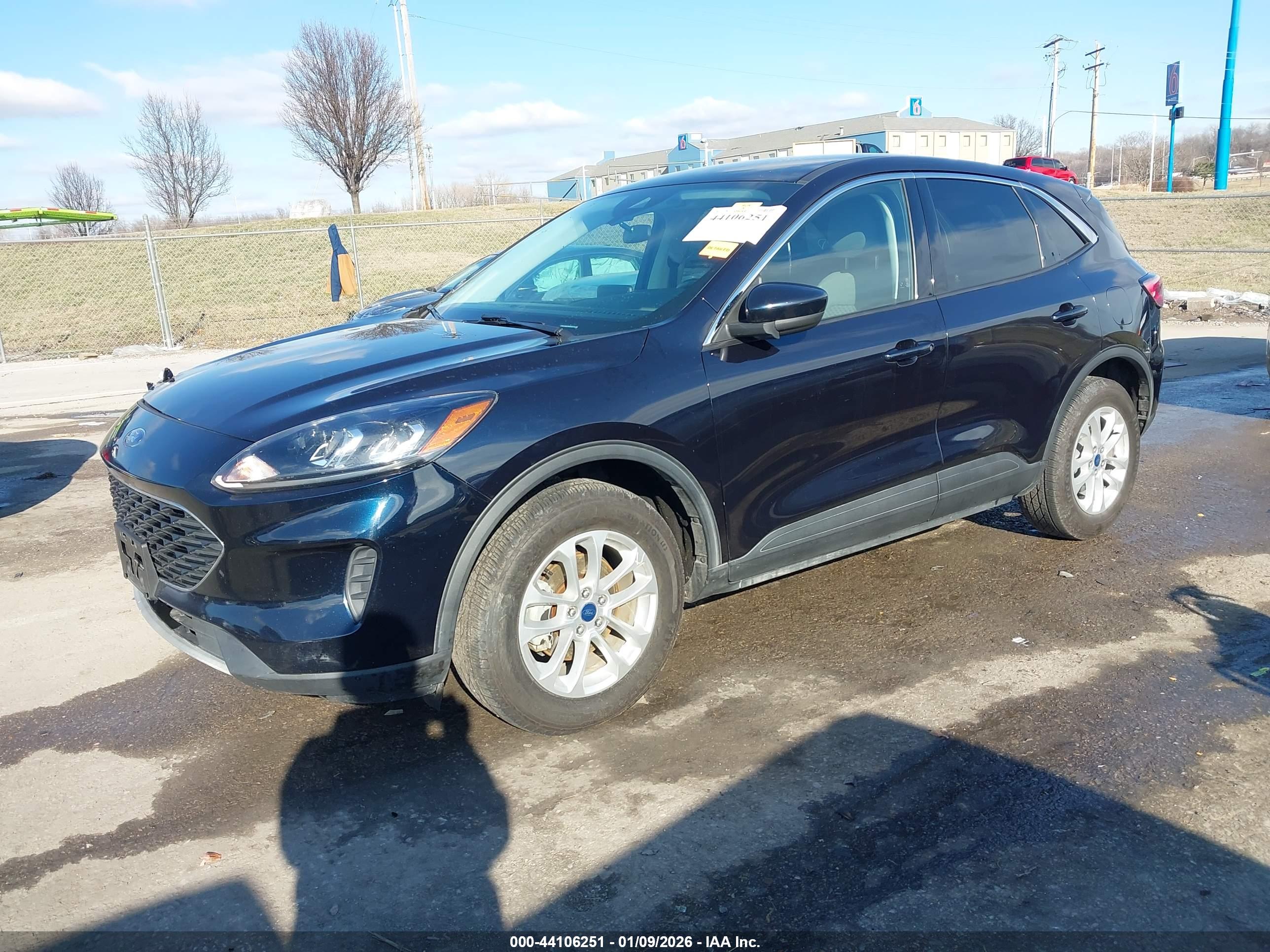 FORD ESCAPE image 2